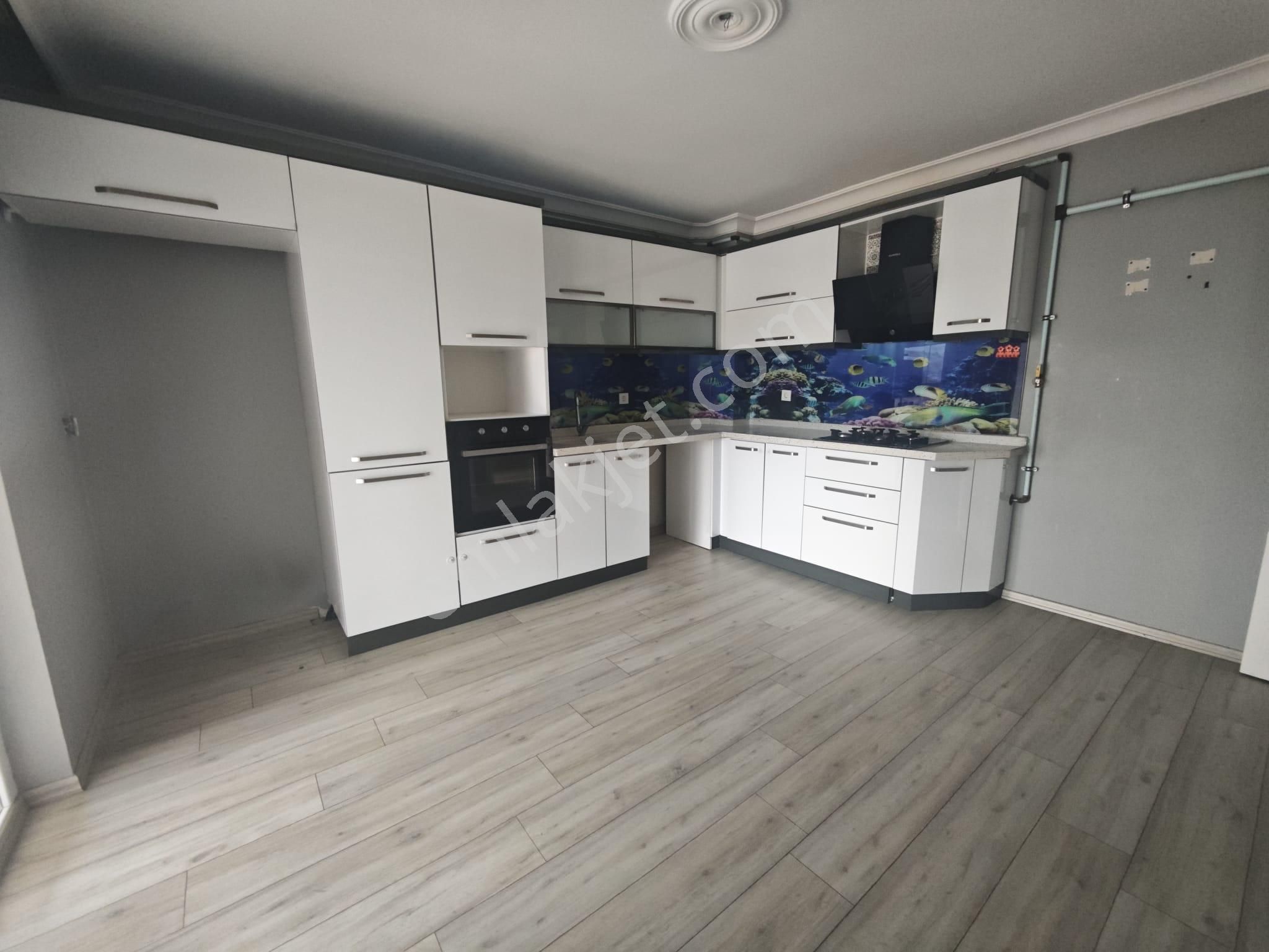 Lider Emlak'tan Başpınar'da Cadde Üzeri 3+1 Satılık Daire