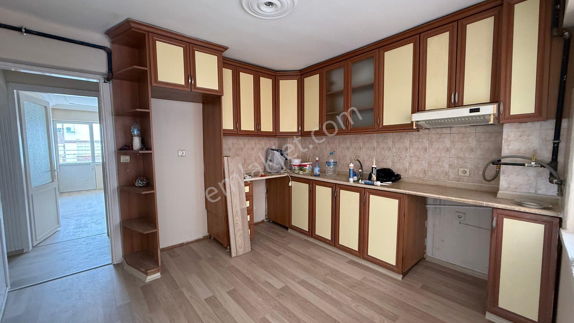 Ege Mah 3+1 Doğalgazlı Cadde Üzeri 130m2 Geniş Kiralık Daire