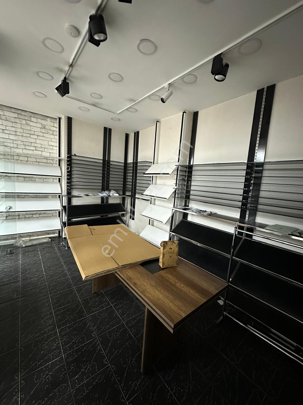 Şişli Osmanbey Merkezde Köşe Kiralık Dükkan - Görsel 3