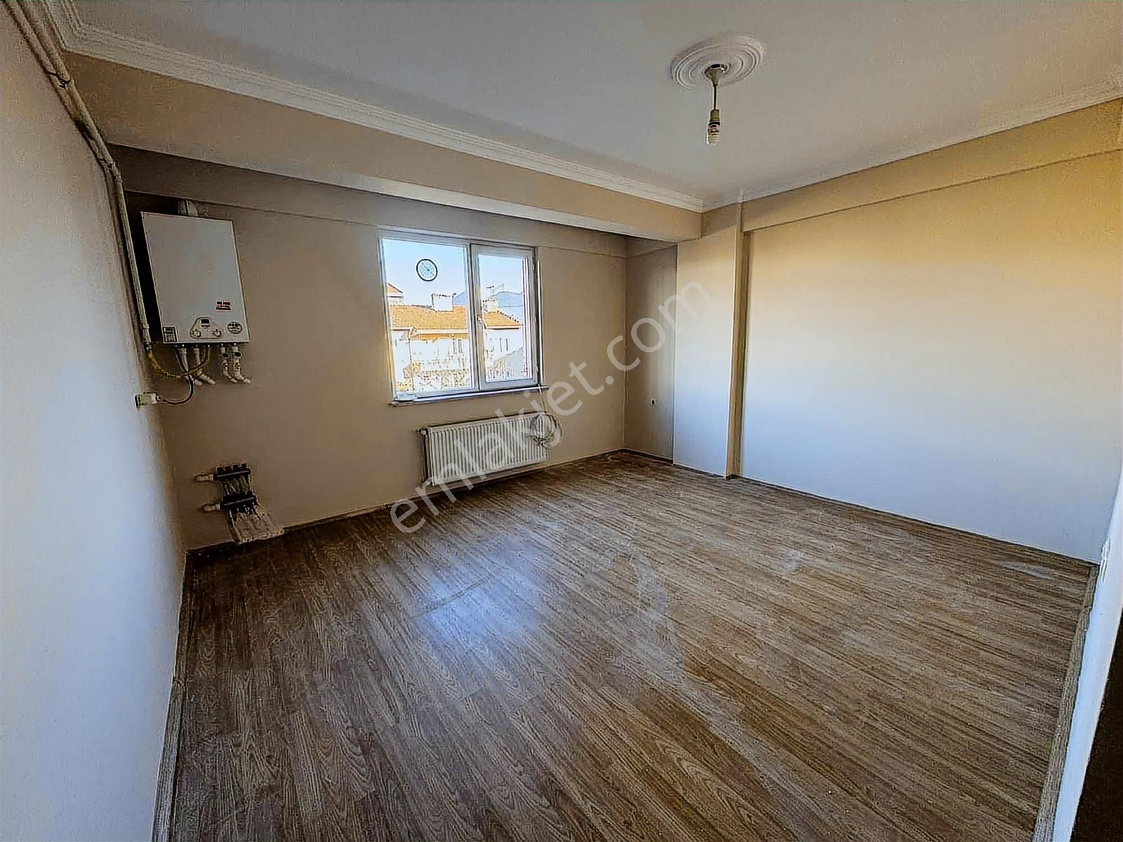 Sütlüce Eğitimciler Cad Yanı Arakat Satılık 1+1 Daire