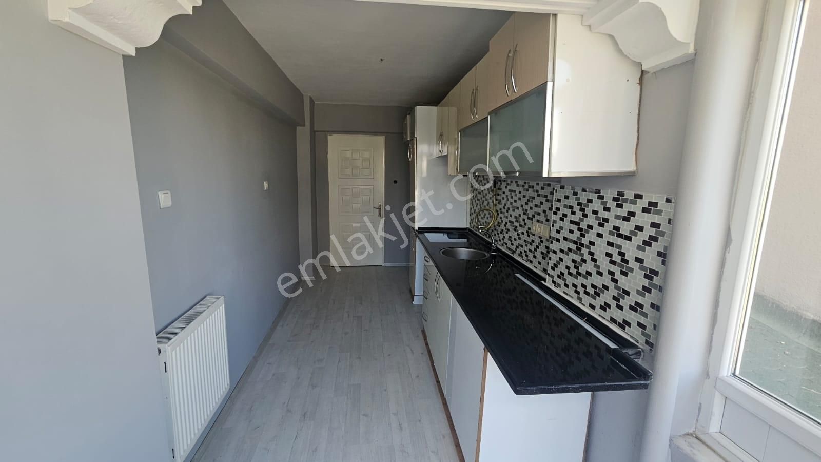 Osmangazi Mahallesinde Site İçi Ferah Köşe Kiralık 3+1 Daire - Görsel 3