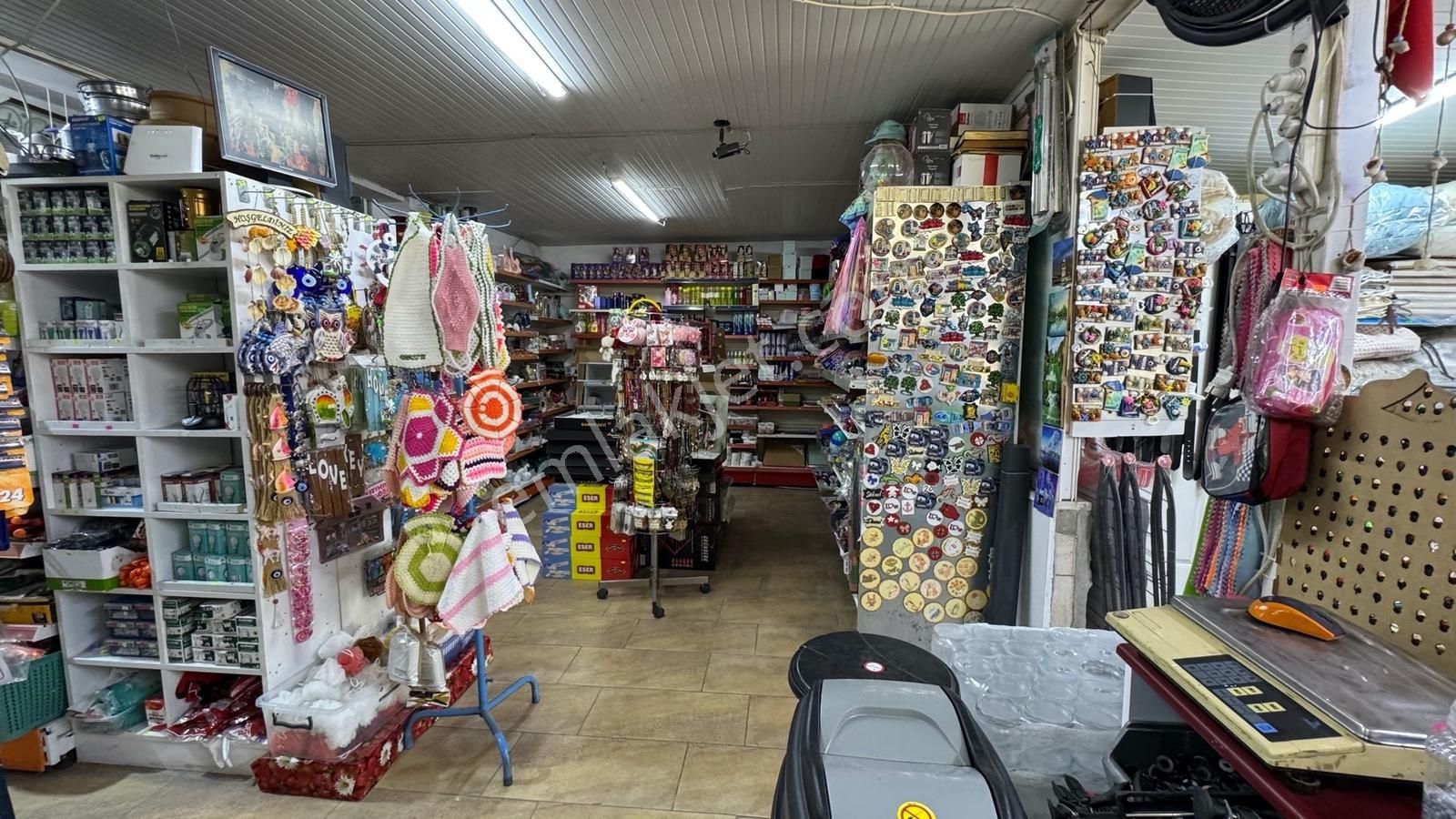 Devren Kiralık Ayvalık Sarımsaklı Merkezde Binbirçeşit Avm - Görsel 7