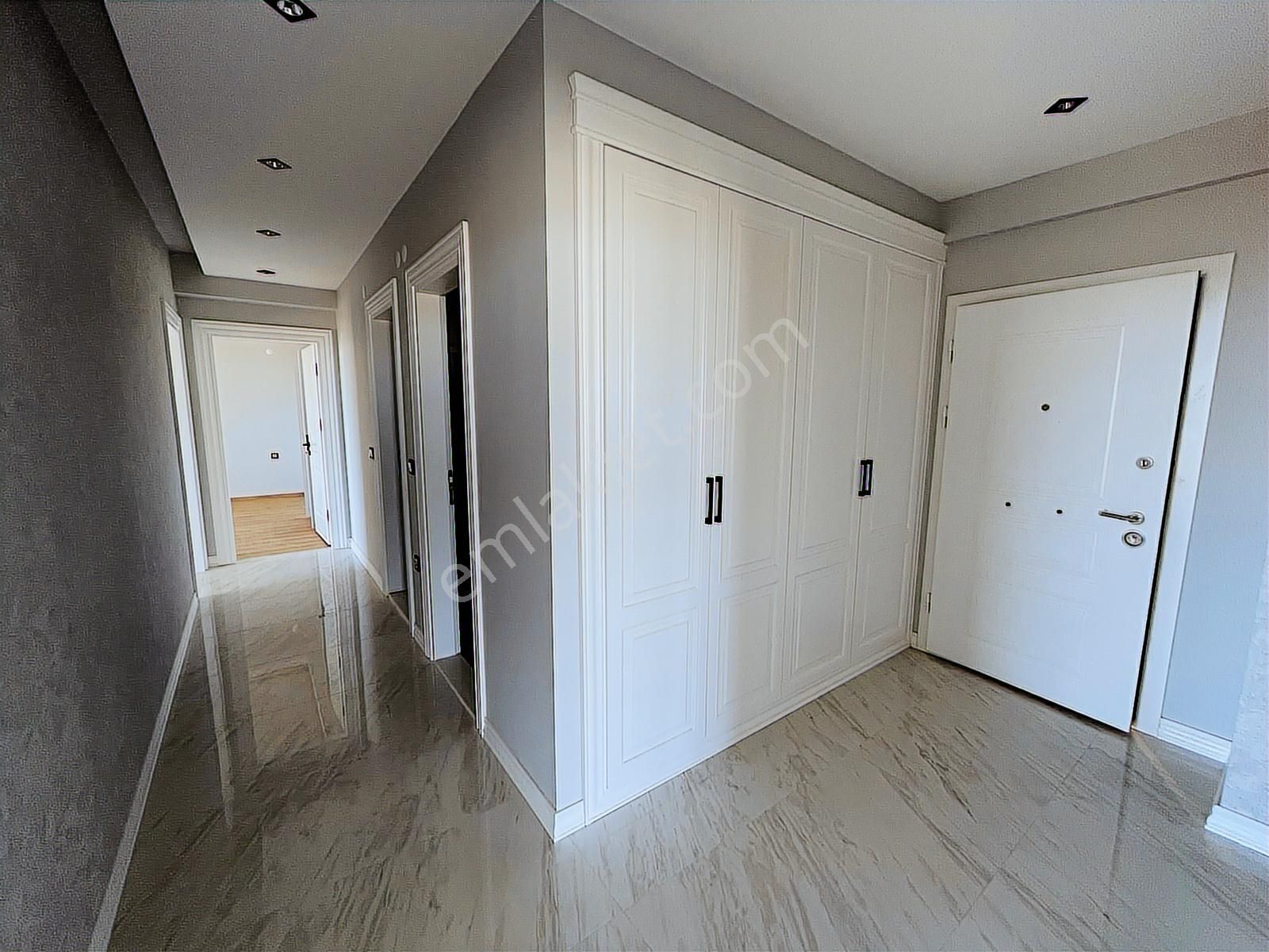 19 Mayıs Bulvarına Cephe Köşe Başında Deniz Manzaralı Lüks 3+1! - Görsel 14