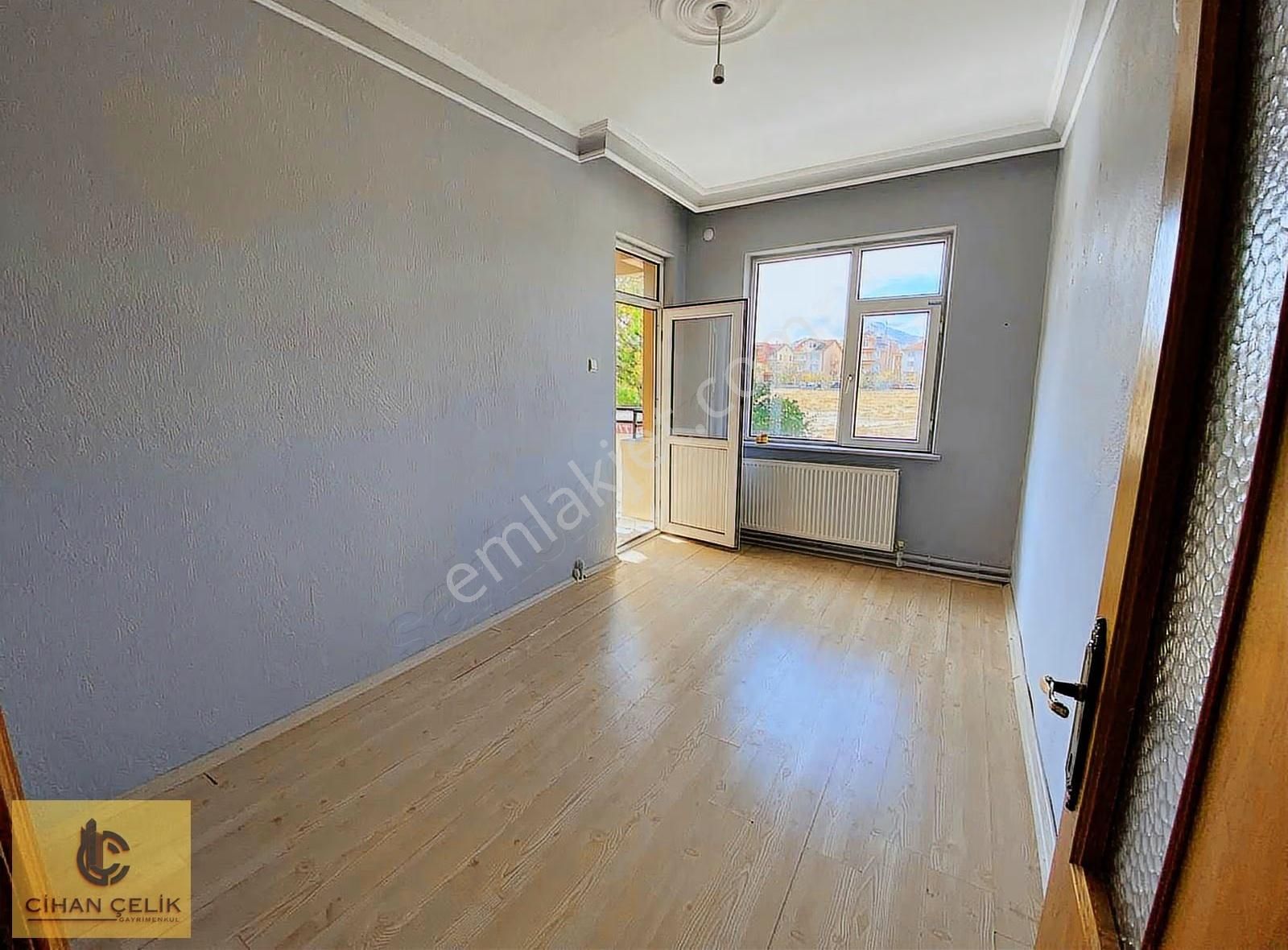 Cihan Çelikten Akşemsettinde Site İçi Açık Otoparklı Arakat 3+1 - Görsel 11