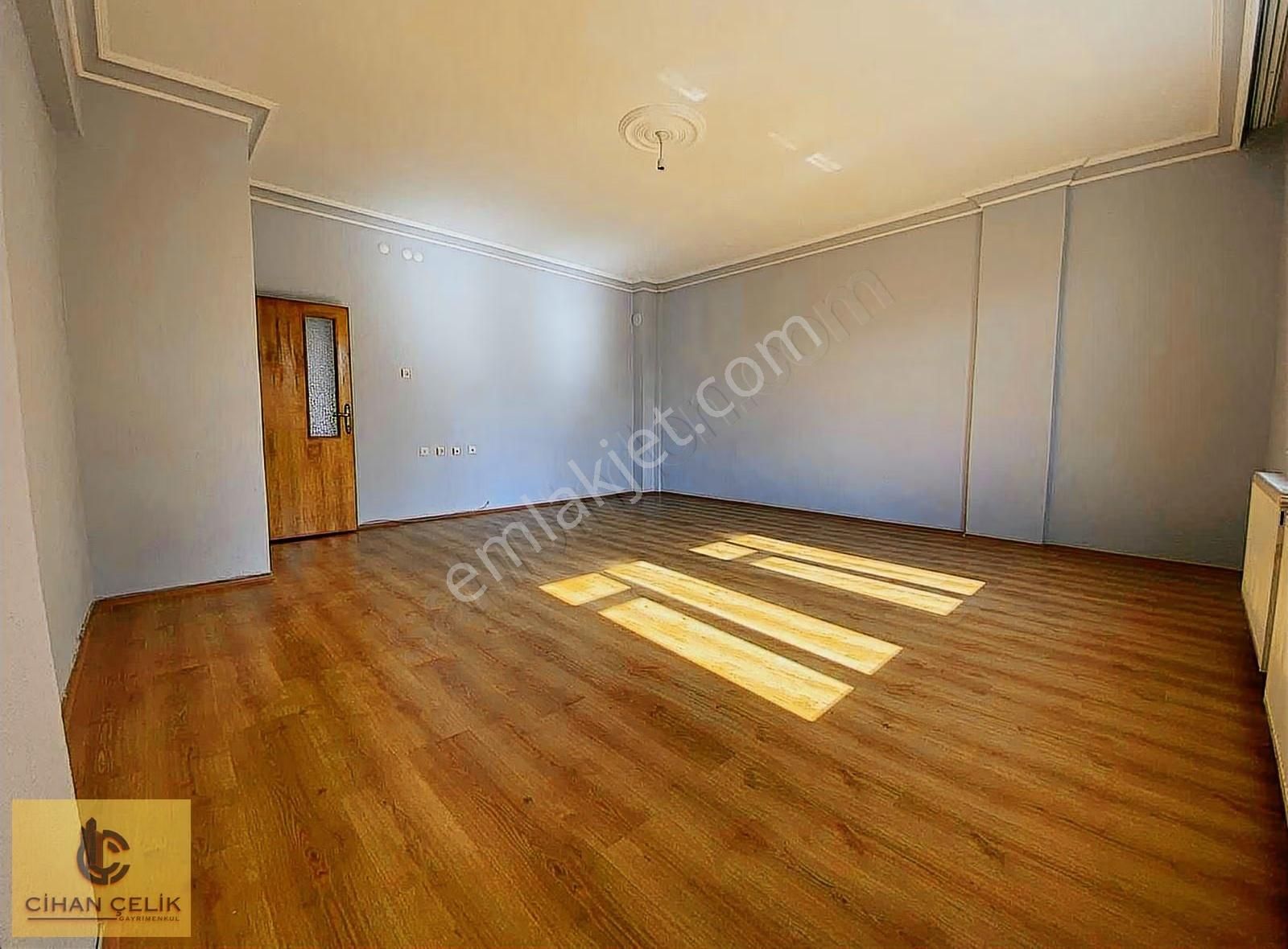 Cihan Çelikten Akşemsettinde Site İçi Açık Otoparklı Arakat 3+1 - Görsel 3