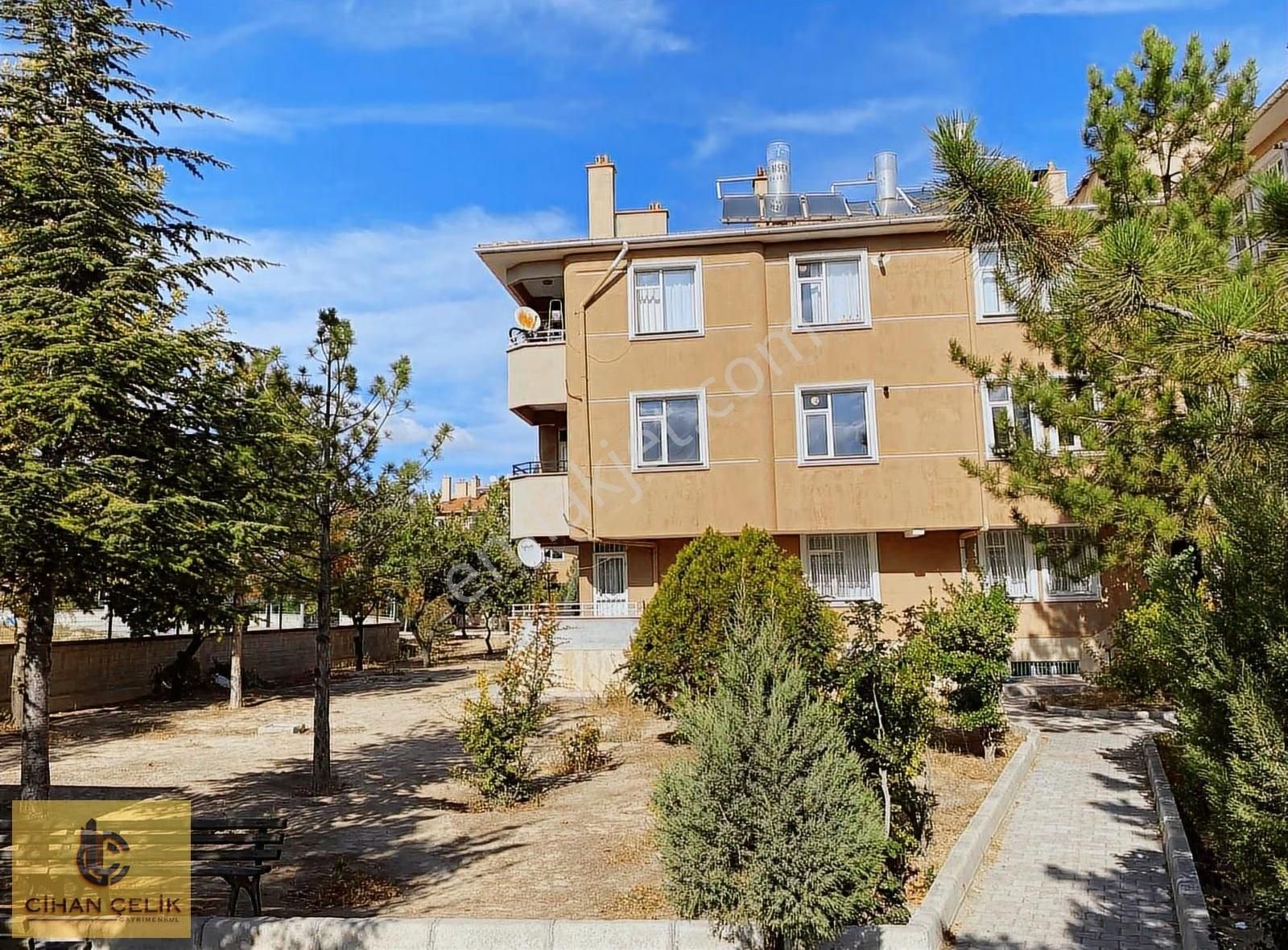 Cihan Çelikten Akşemsettinde Site İçi Açık Otoparklı Arakat 3+1