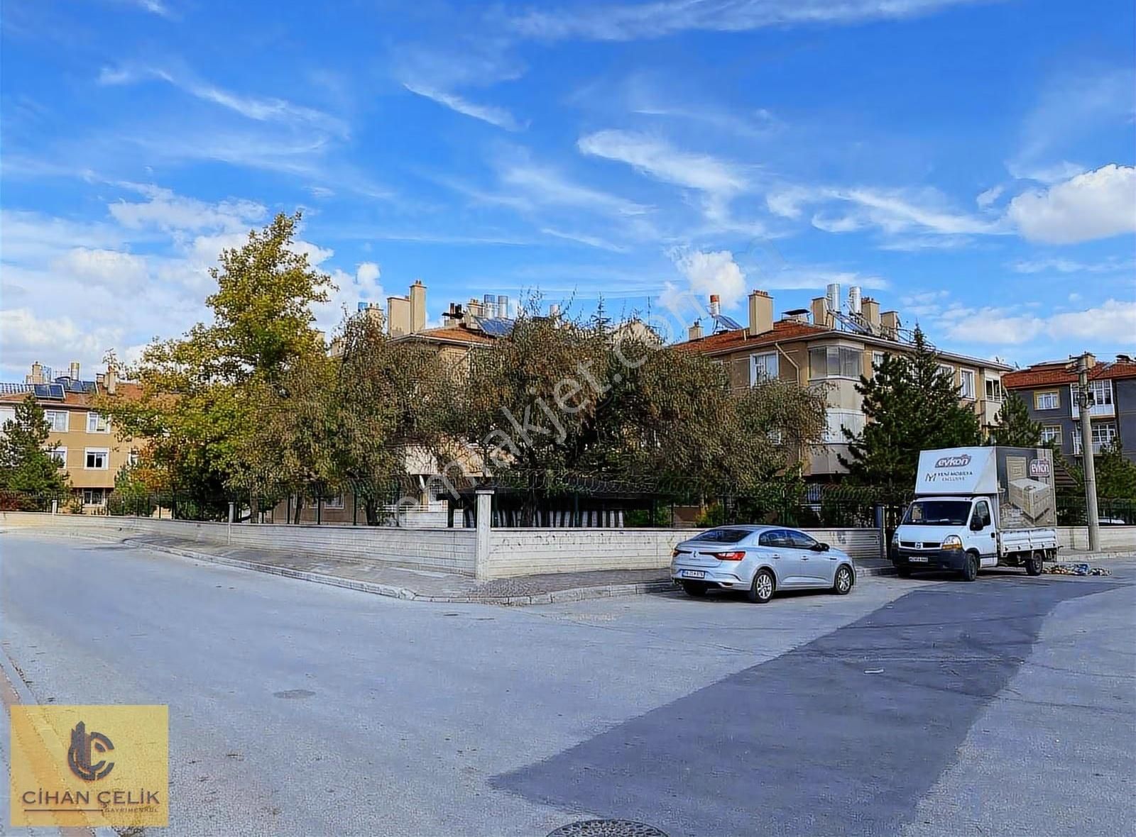 Cihan Çelikten Akşemsettinde Site İçi Açık Otoparklı Arakat 3+1 - Görsel 34