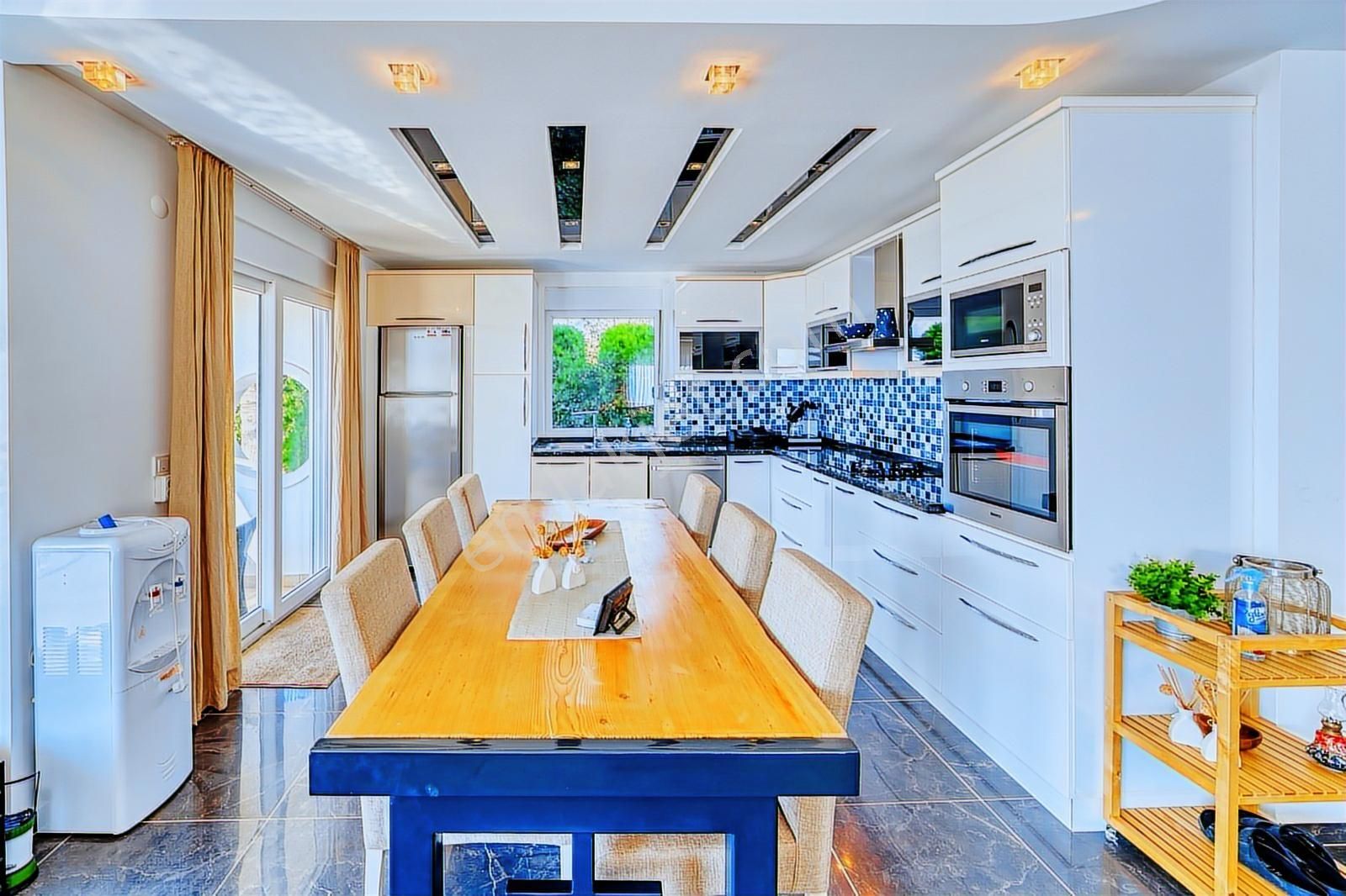 Kargıcakta Deniz Manzaralı, Müstakil Havuzlu, Eşyalı 4+1 Villa - Görsel 17