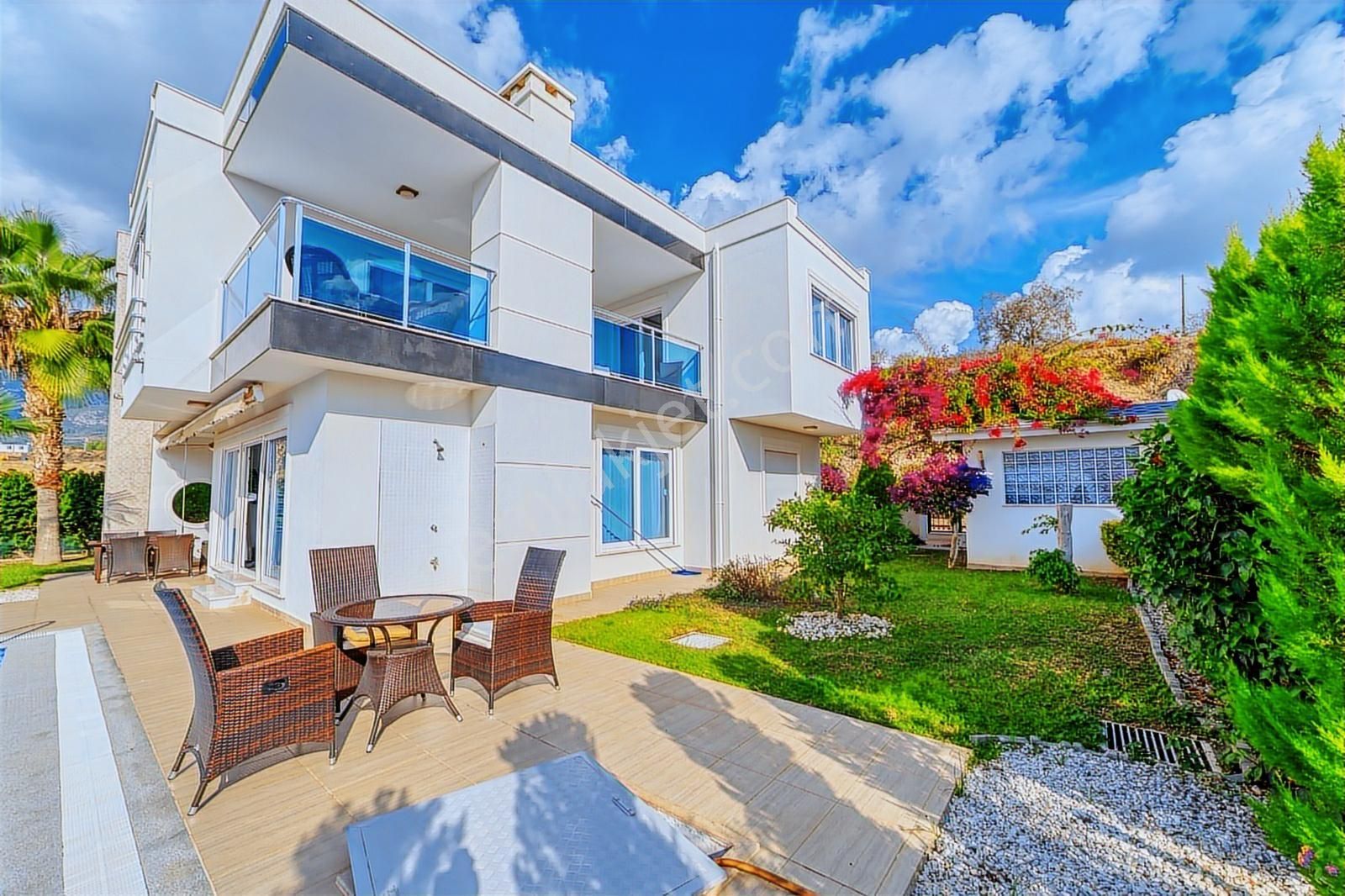 Kargıcakta Deniz Manzaralı, Müstakil Havuzlu, Eşyalı 4+1 Villa - Görsel 18