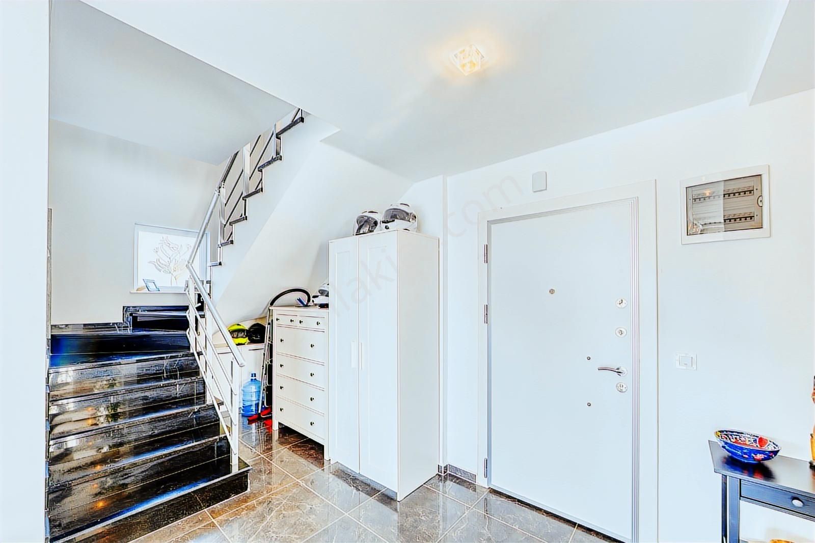 Kargıcakta Deniz Manzaralı, Müstakil Havuzlu, Eşyalı 4+1 Villa - Görsel 6