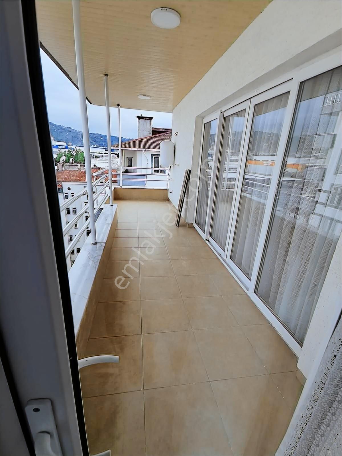 Arsin'de Site İçerisinde Eşyalı Satılık Daire - Görsel 17