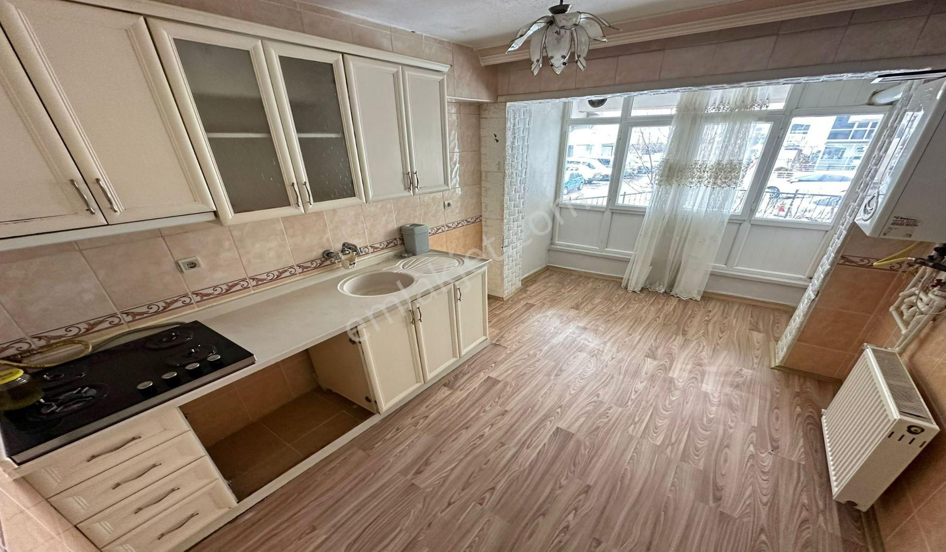 Ufuktepe Şel Benzinlik Yakını 3+1 Altında Daire Var Acill - Görsel 2