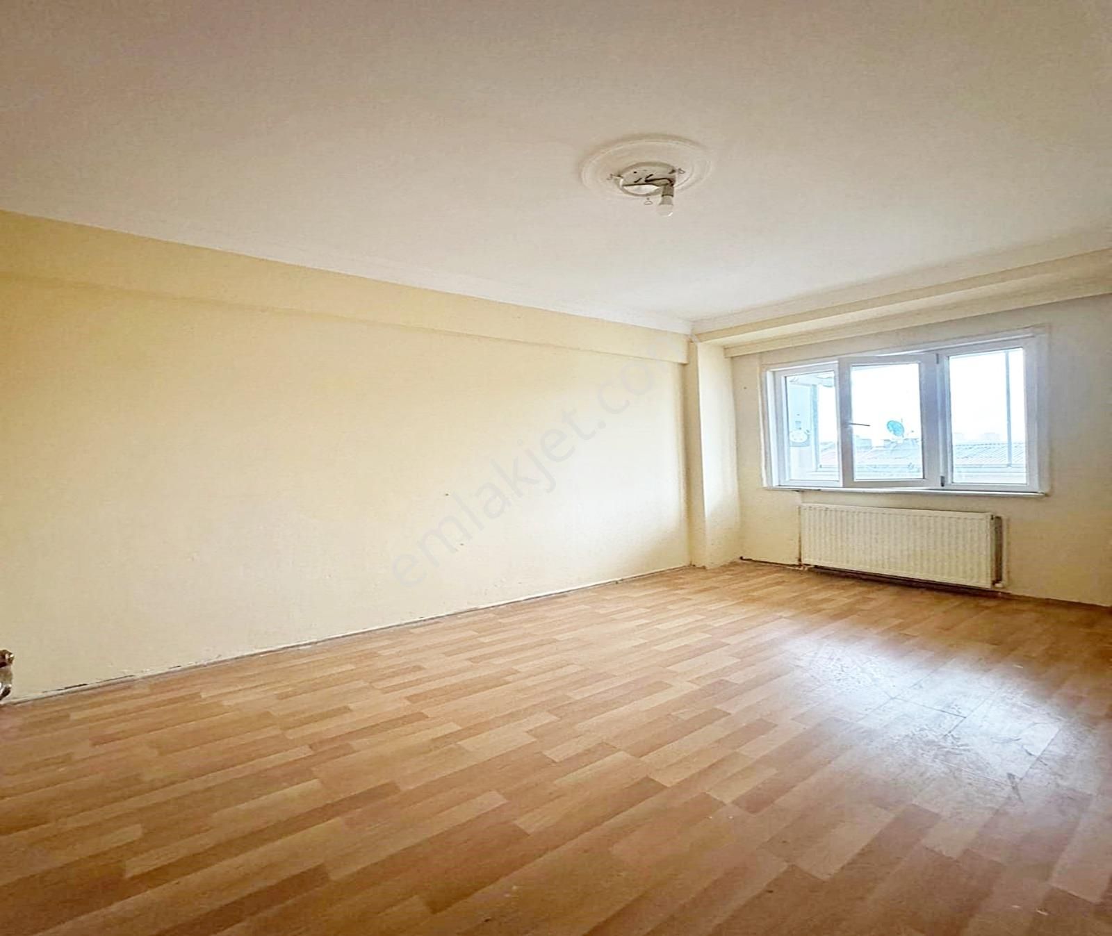 Esenyurt Atatürk Mah. 3.kat Çift Balkonlu 2+1 100m2 2.620.000tl