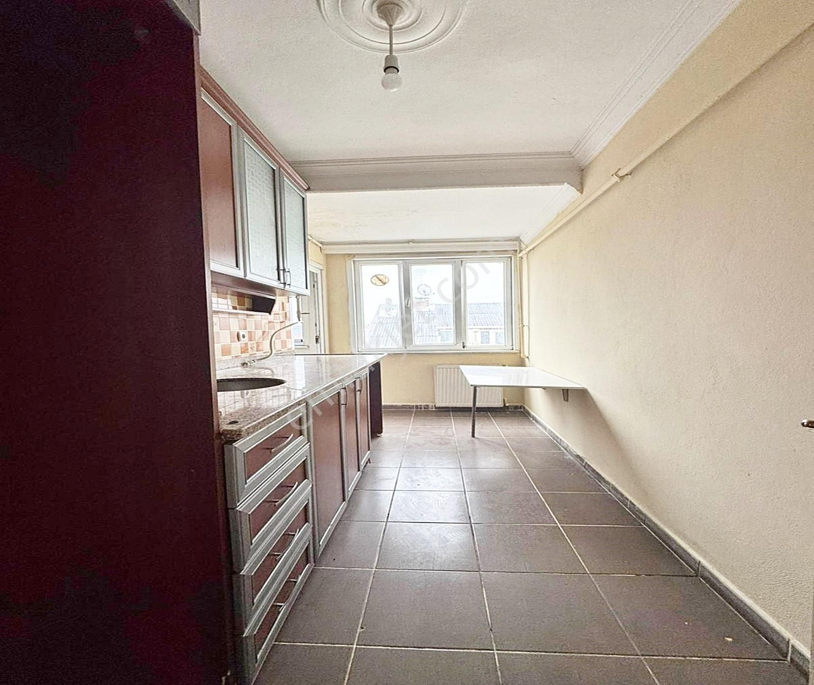 Esenyurt Atatürk Mah. 3.kat Çift Balkonlu 2+1 100m2 2.620.000tl - Görsel 5