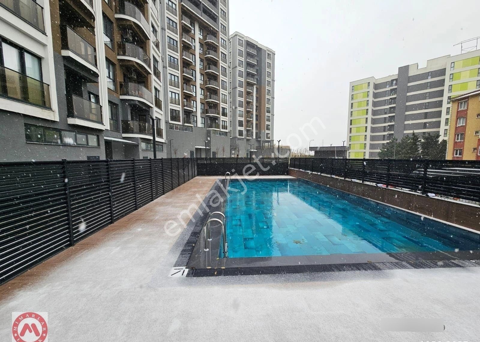 Hürriyet Mahallesi Sealand Sitesi Kplı Otoparklı Ebv Banyolu 3+1