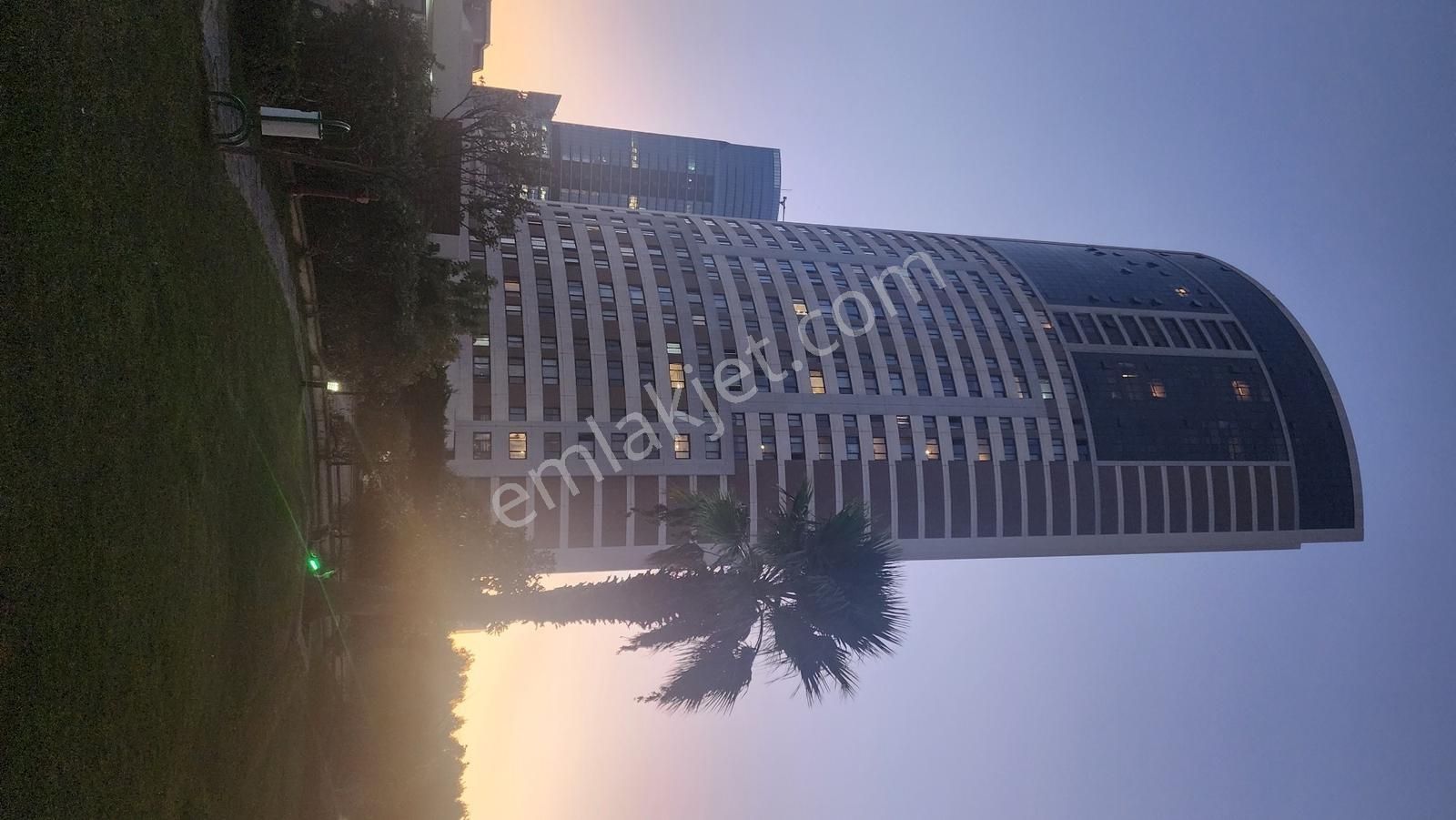 Adliye, Metro, E5 Yanı, Prestijli Residence 'ta Fırsat 2+1 Ofis