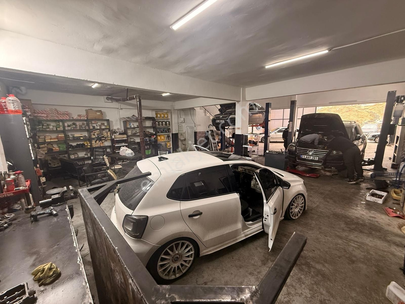 Köşe Dükkan Muhteşem Loksayon Oto Servis - Görsel 10