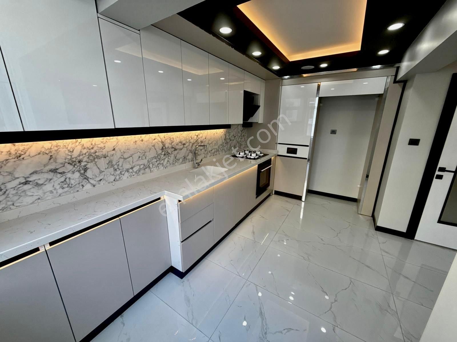 Akşemsettin Mah'de 4+1 Full Yapılı Satılık Teras Daire - Görsel 3