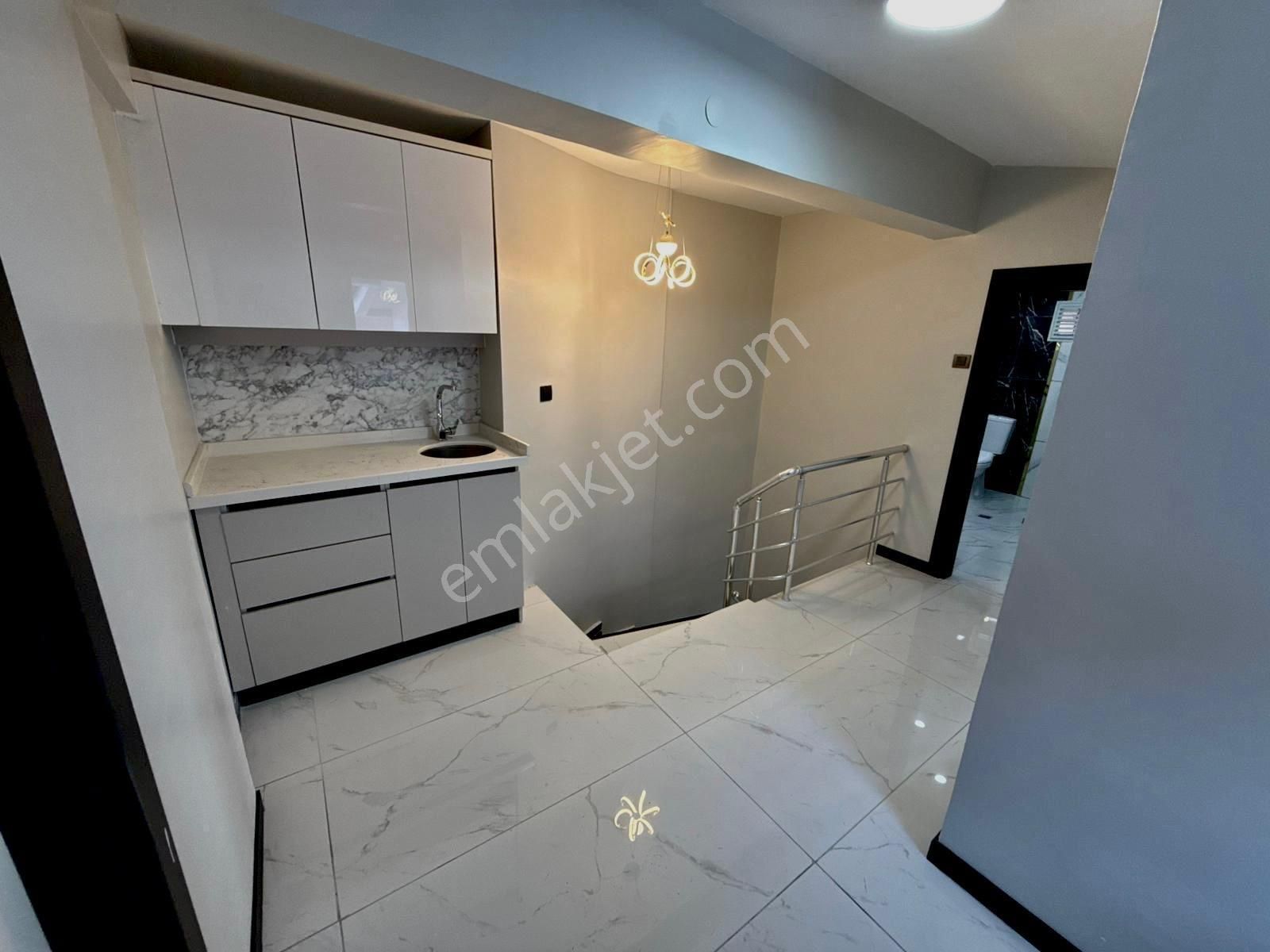 Akşemsettin Mah'de 4+1 Full Yapılı Satılık Teras Daire