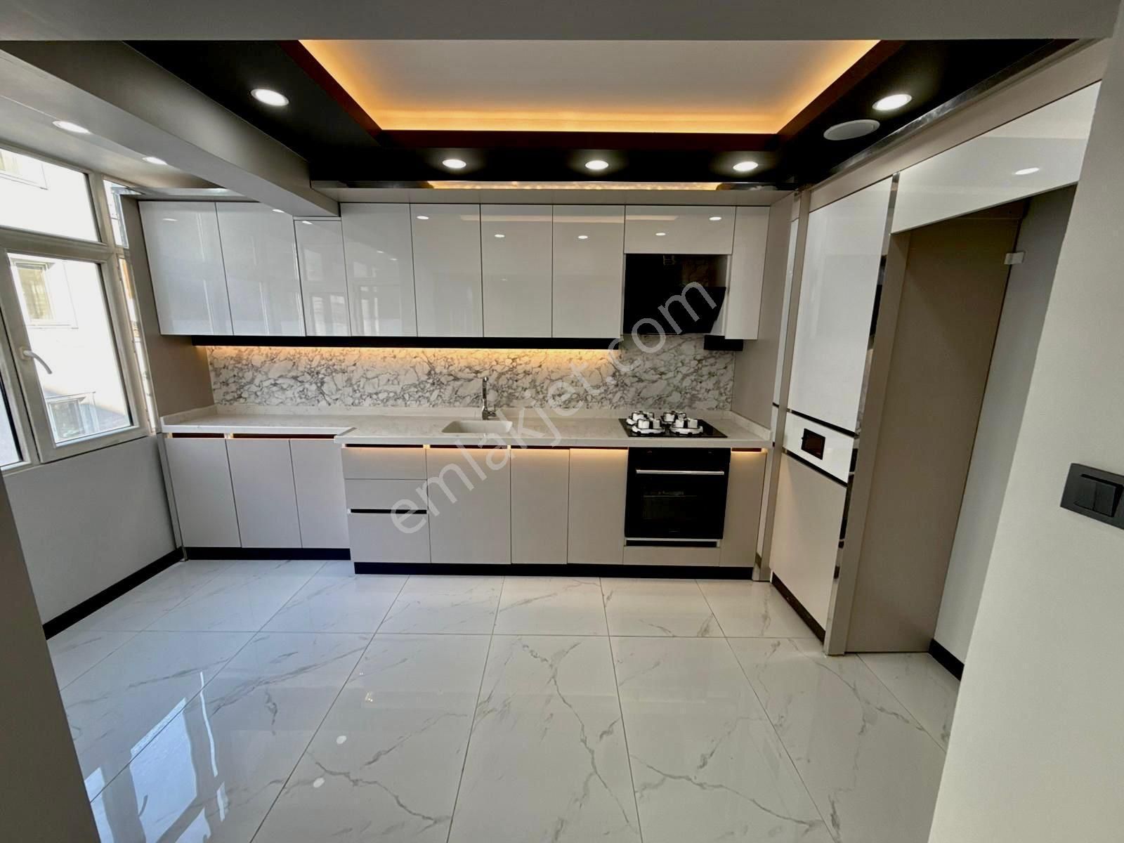 Akşemsettin Mah'de 4+1 Full Yapılı Satılık Teras Daire - Görsel 2