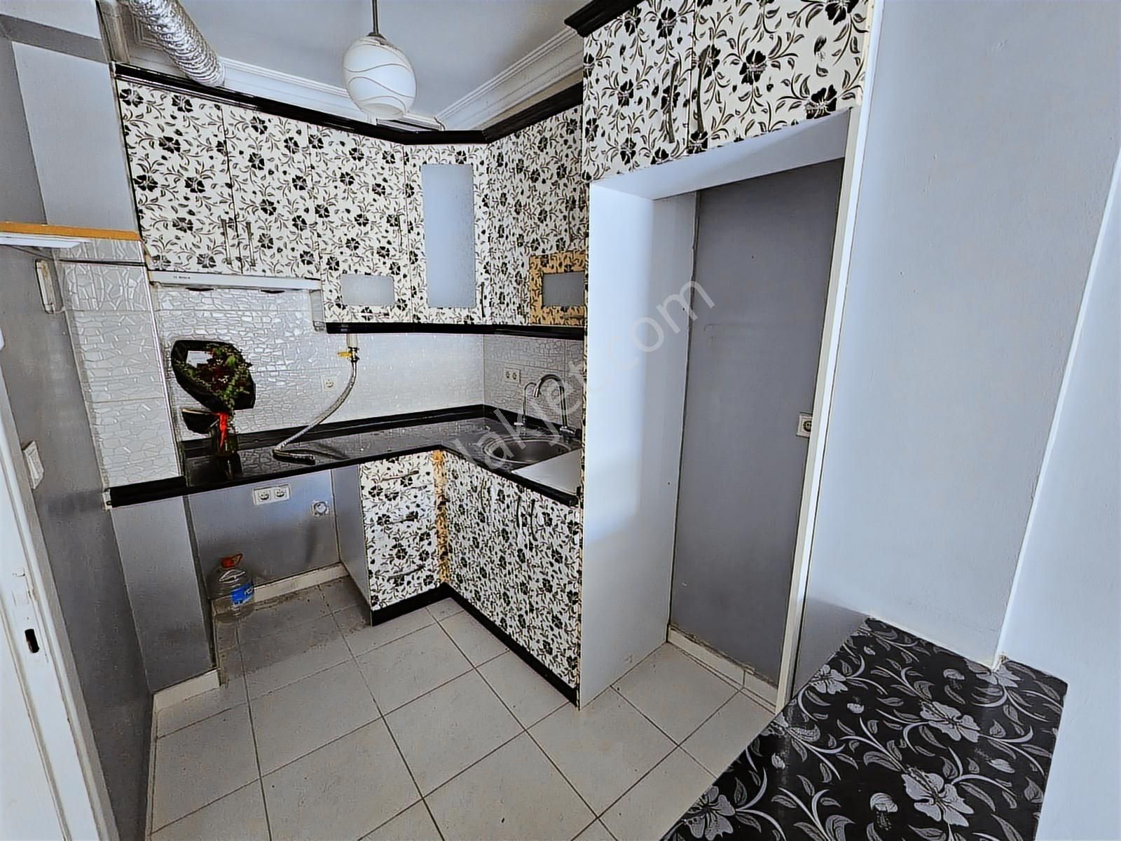 İzban Durağına Yakın Teraslı Deniz Manzaralı Kiralık 2+1 Daire - Görsel 9