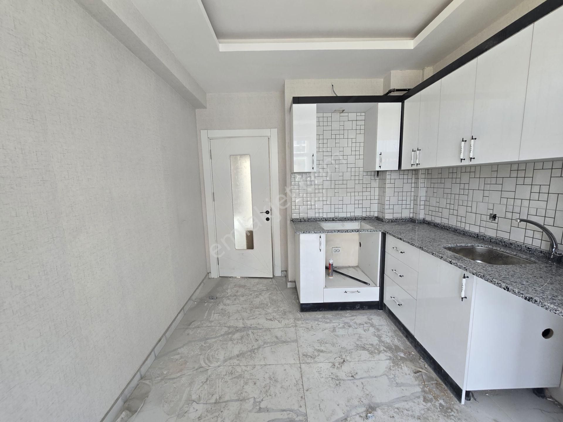 Ahmet Yesevi Caddesin De 2+1 Sıfır İskanlı Daire