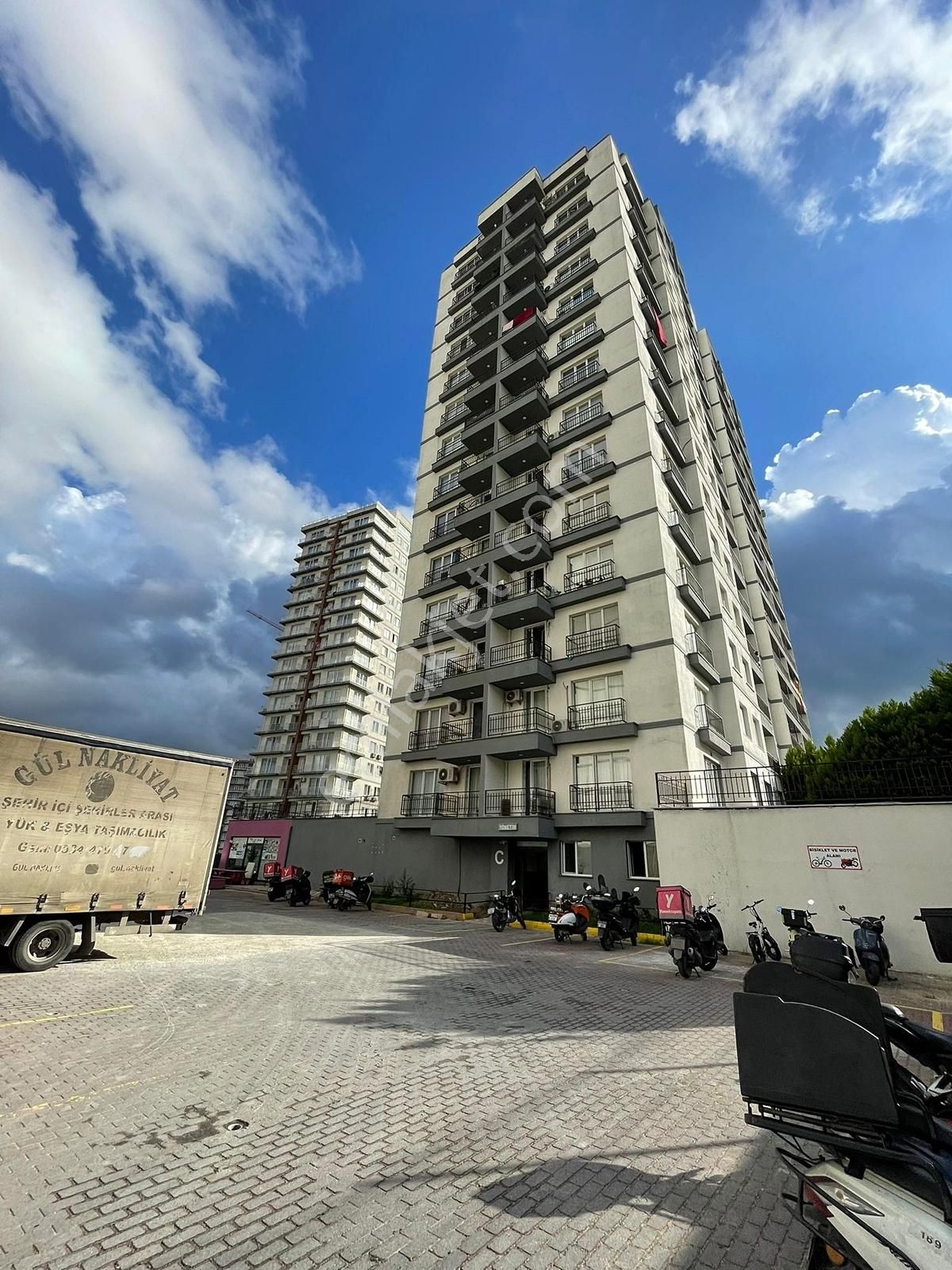 Başkent Yapı'dan Site İçinde Merkezi Konumda Kiralık 1+1 Daire