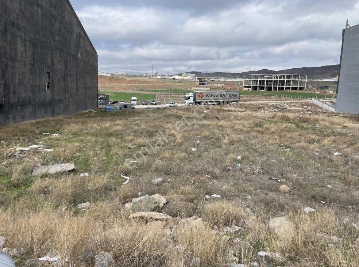 Yuva Anteks'te Çift Sokak Cepheli Kot Alan Satılık Arsa - Görsel 2