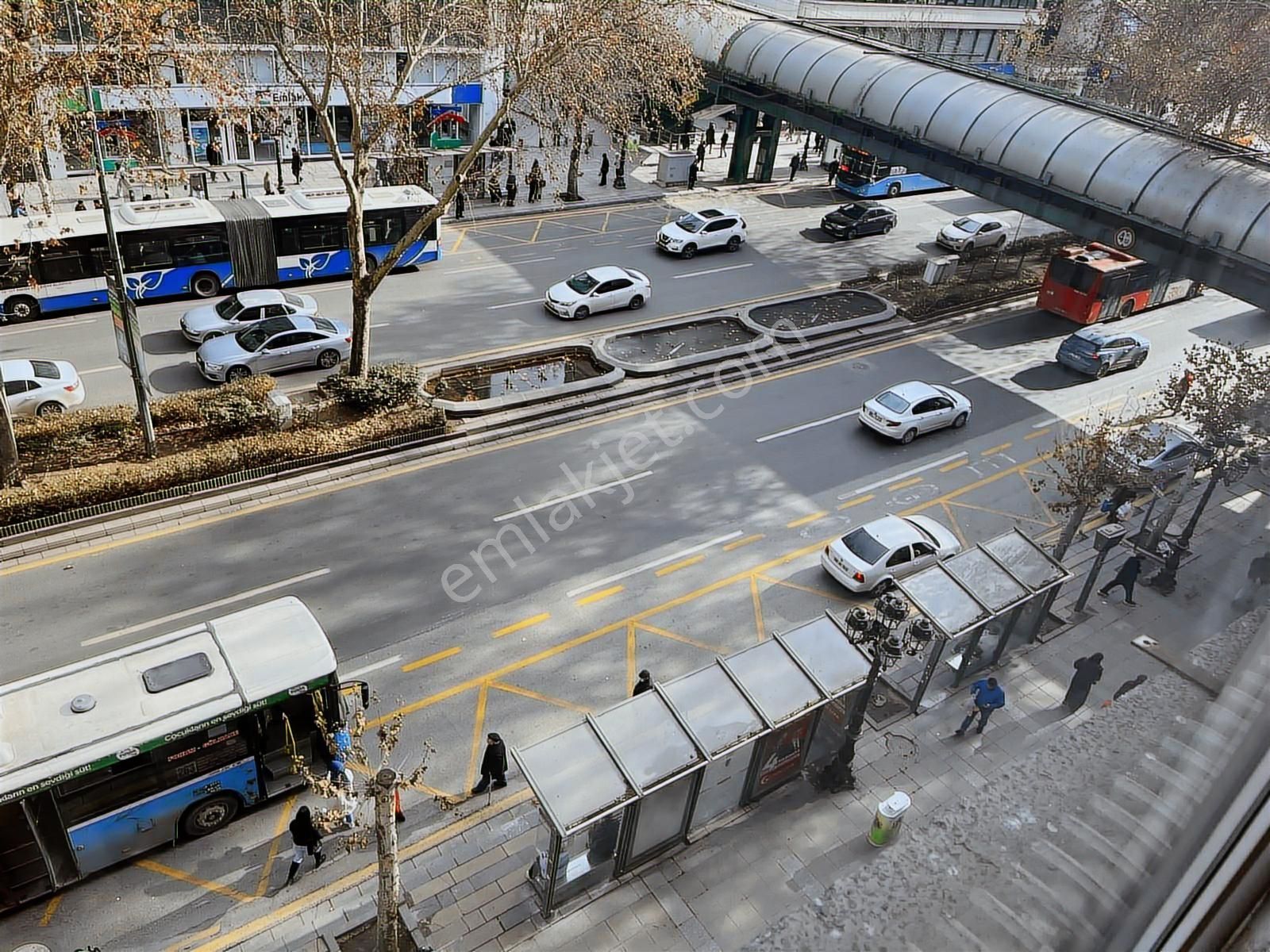 Kızılay Atatürk Bulvar Cepheli 1+1 Kiralık Ofis