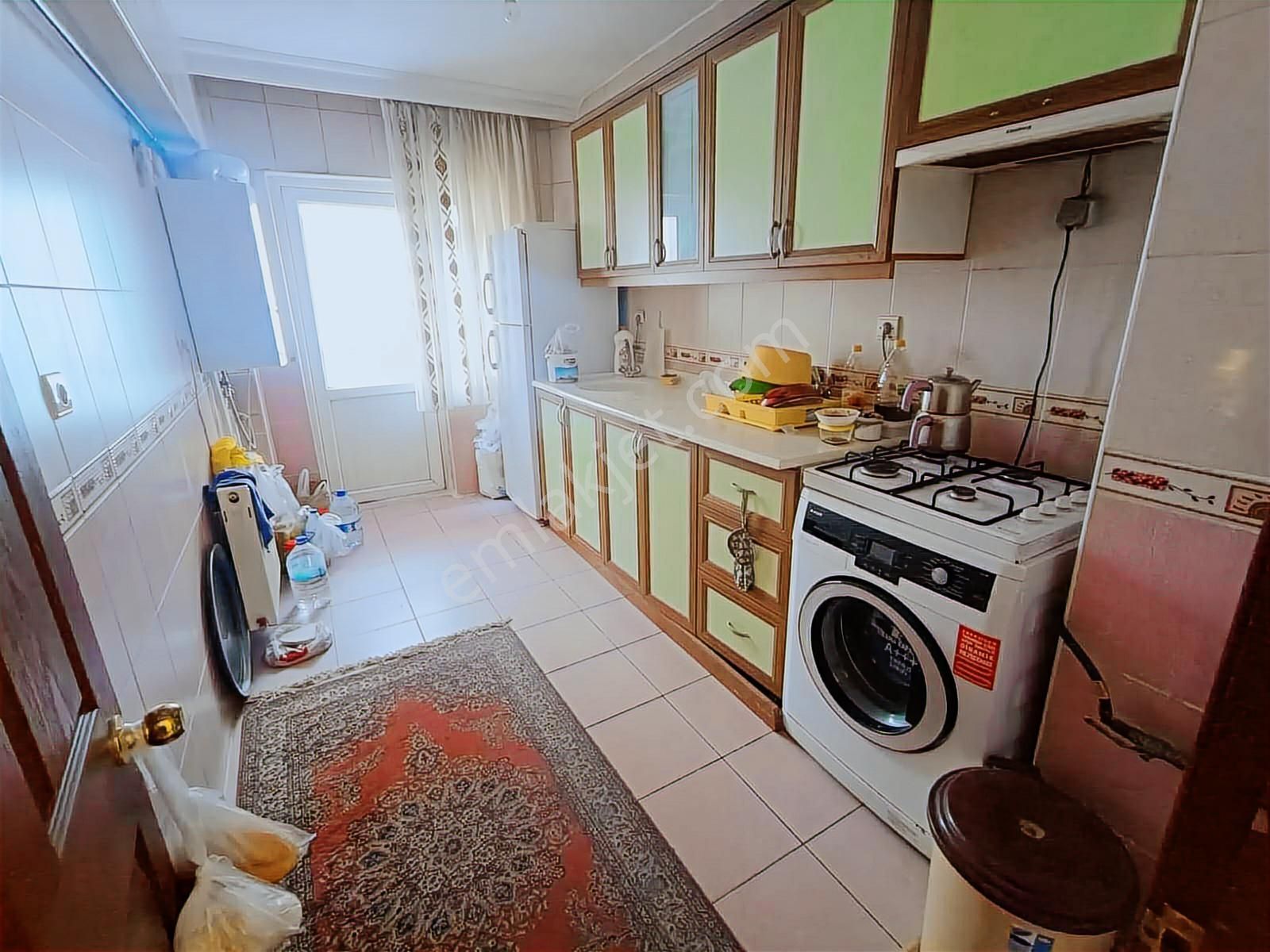 Topçu Merkez De Ulaşım Okul Yanı Katta 2+1 95.m'2