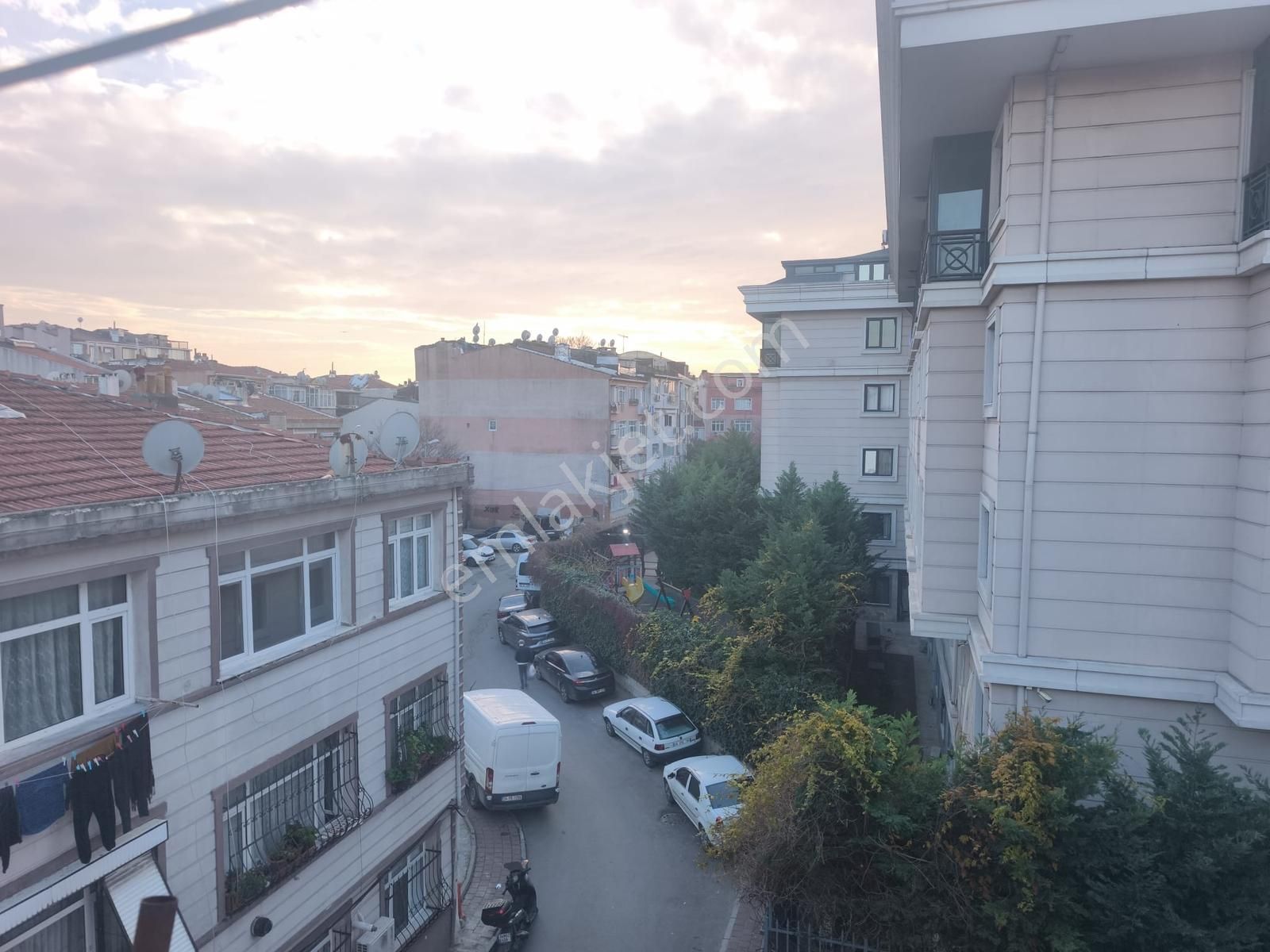 Koca Mustafapaşa Mh. 3 Katlı Teraslı Bahçeli Komple Satılık Bina - Görsel 2