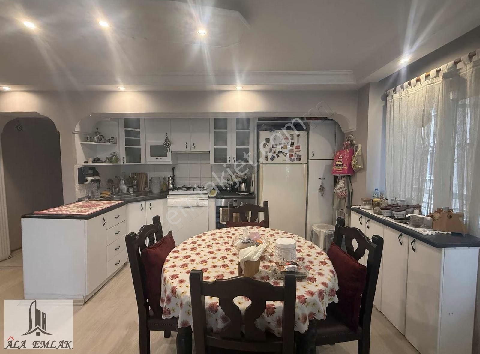 İnönü Cadde Üzerinde Arakat Asansörlü Otoparklı Metro Yakını - Görsel 17