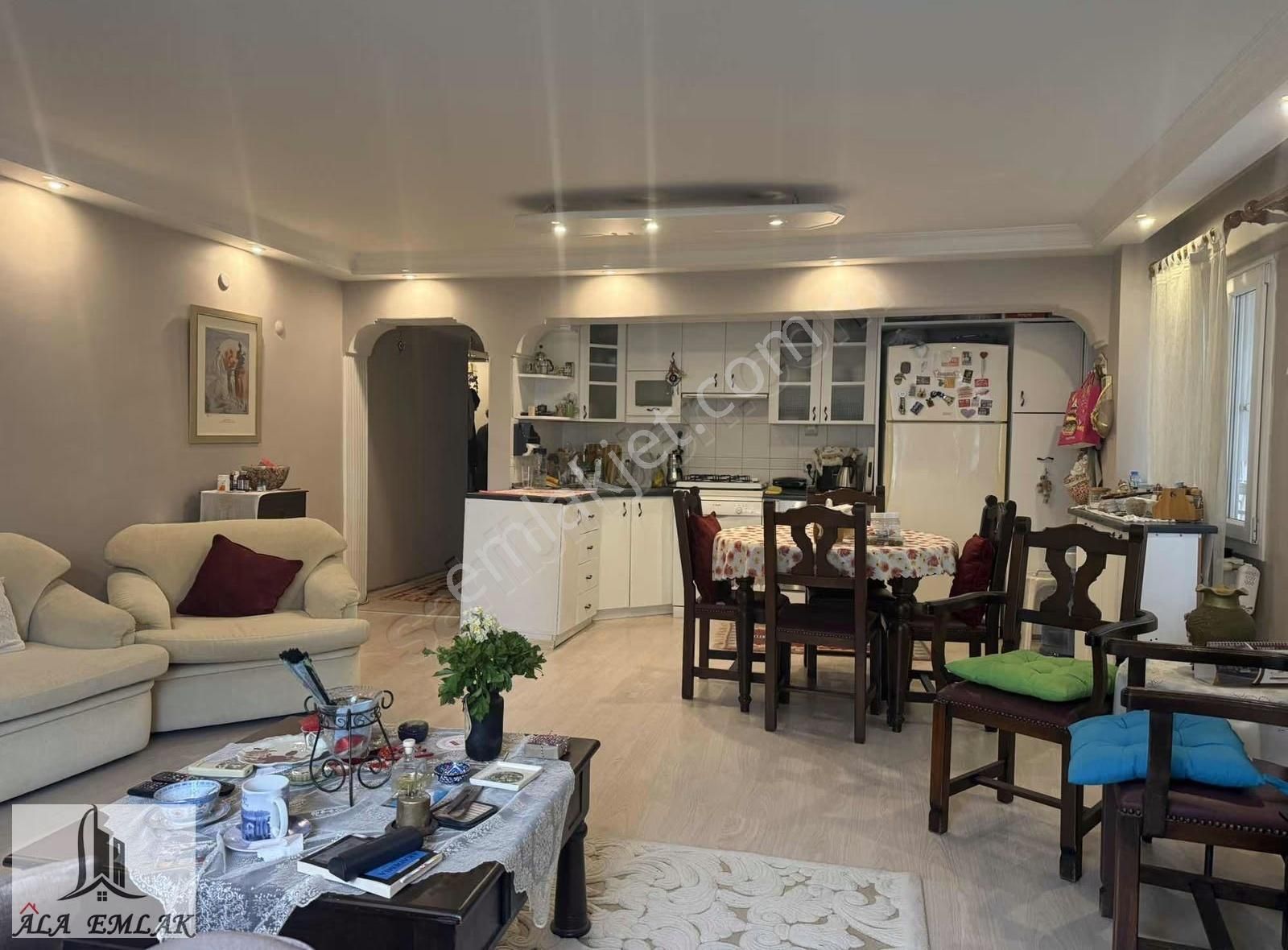 İnönü Cadde Üzerinde Arakat Asansörlü Otoparklı Metro Yakını