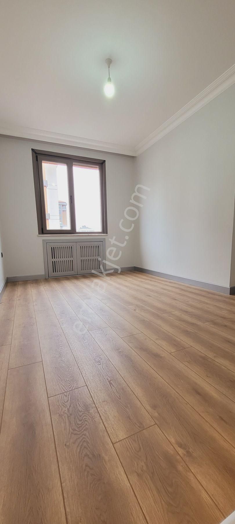 Göstepe Mahallesinde İçi Tamamen Yenilenmiş 4+1 Net 150m2 - Görsel 19