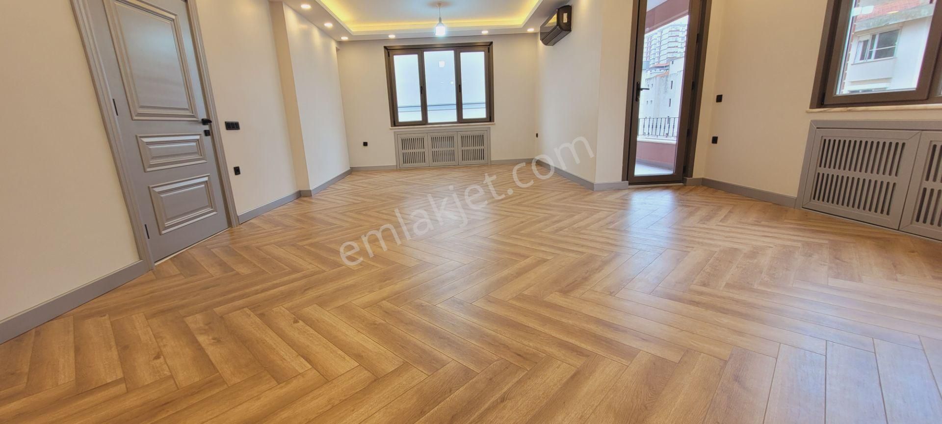 Göstepe Mahallesinde İçi Tamamen Yenilenmiş 4+1 Net 150m2 - Görsel 5