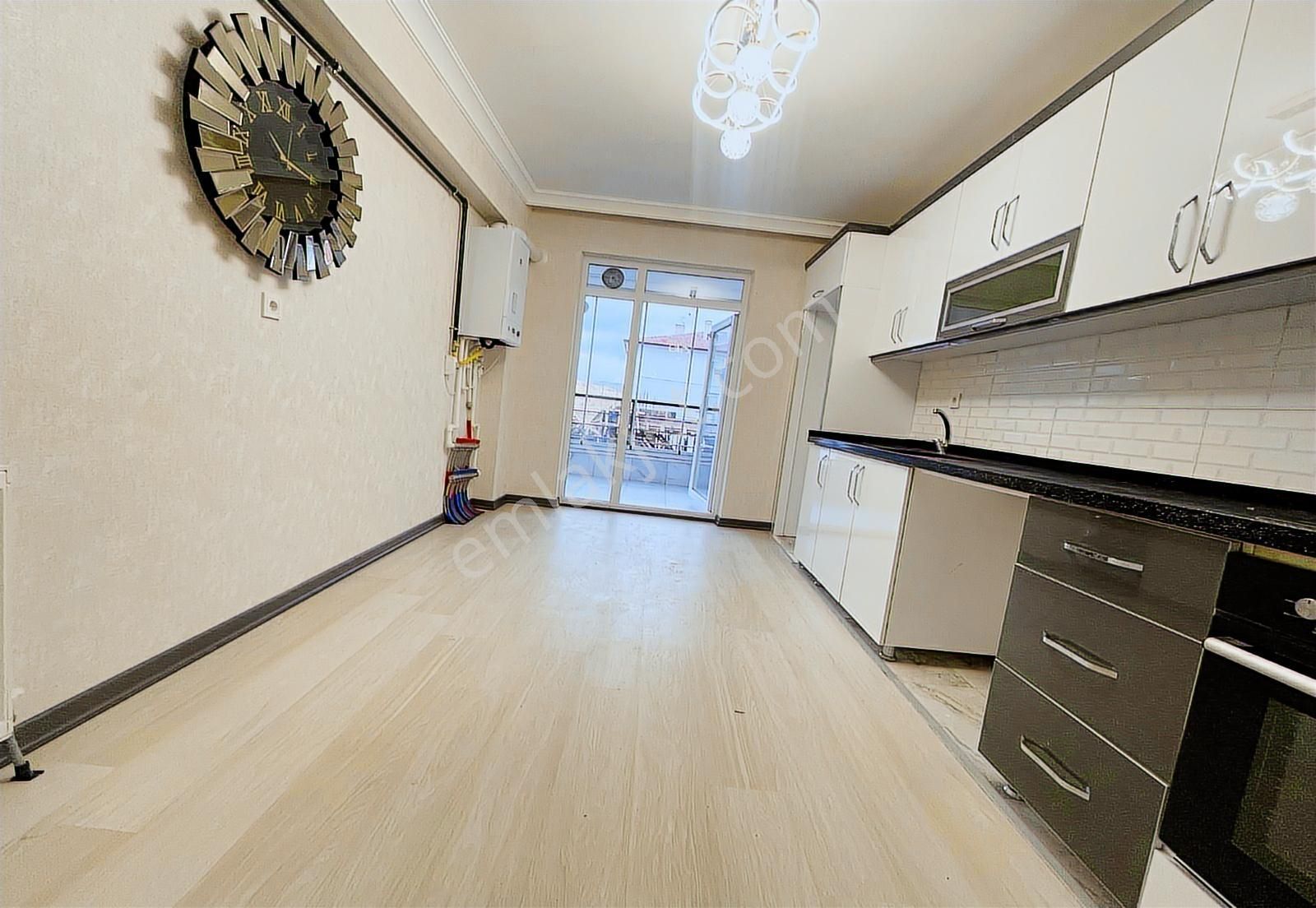 Karakaya Da Orta Katta Asansörlü Hemen Oturuma Uygun Daire - Görsel 4