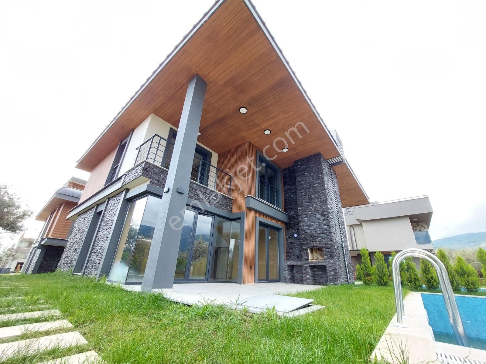 Güre Oteller Bölgesinde, Havuzlu, *eşsiz Mimarili*4+1 Villa