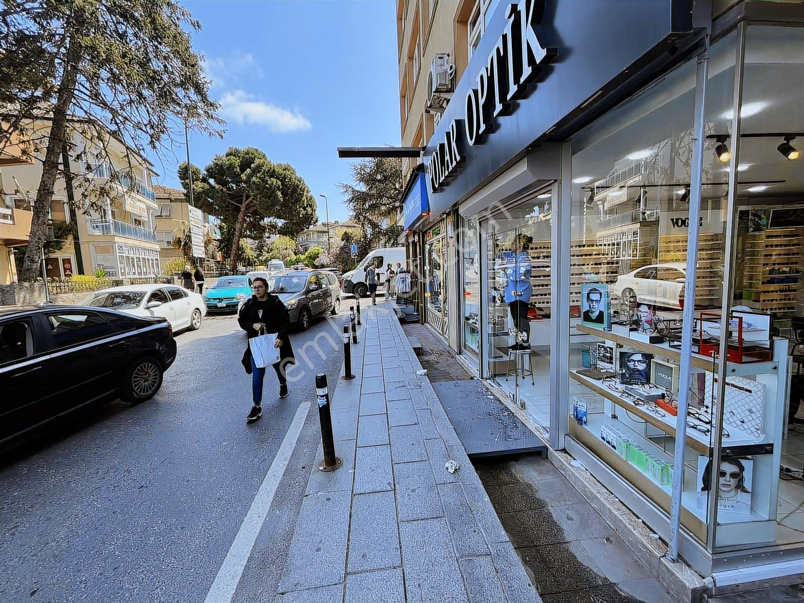 Çengelköyün Kalbi Ana Cadde Üzeri Vitrin Değeri Yüksek Fırsat - Görsel 3