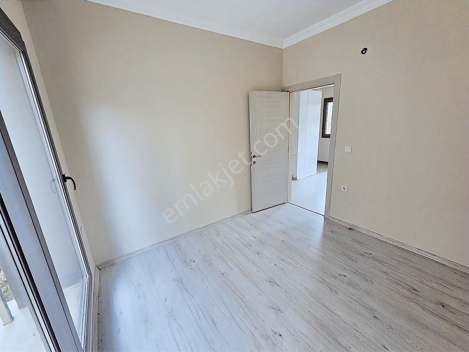 Yenifoça'da Merkeze Yakın Önü Açık Satılık Zemin Kat 1+1 Daire - Görsel 27