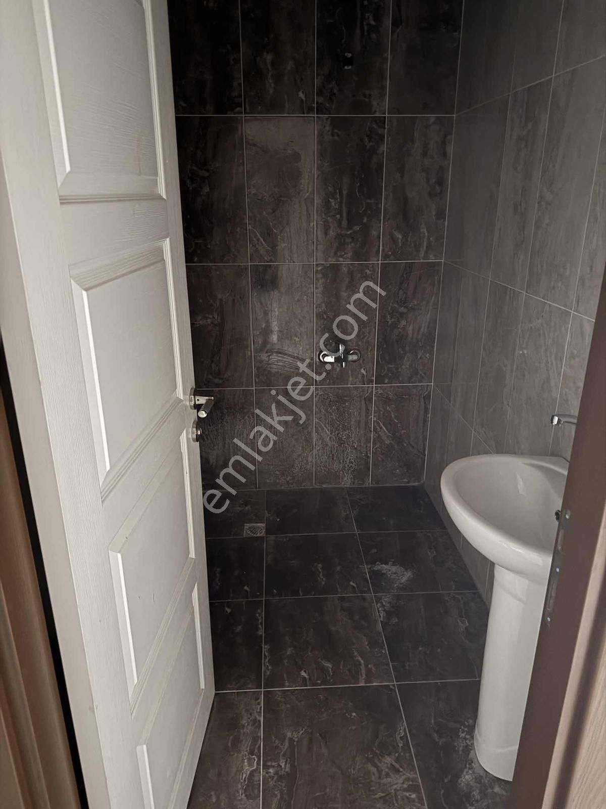 Ayvalı Cumartesi Pazarı Yakını Site İçerisinde Güney Cephe 3+1 - Görsel 6