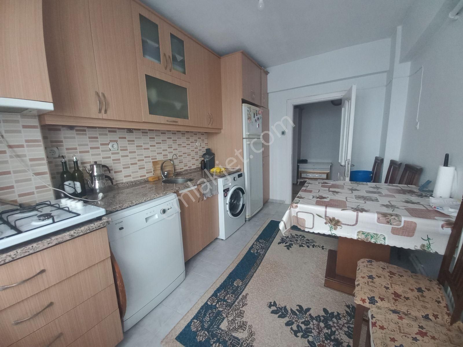 Reşadiye Mahallesinde Satılık Geniş Ve Temiz 3+1 Daire