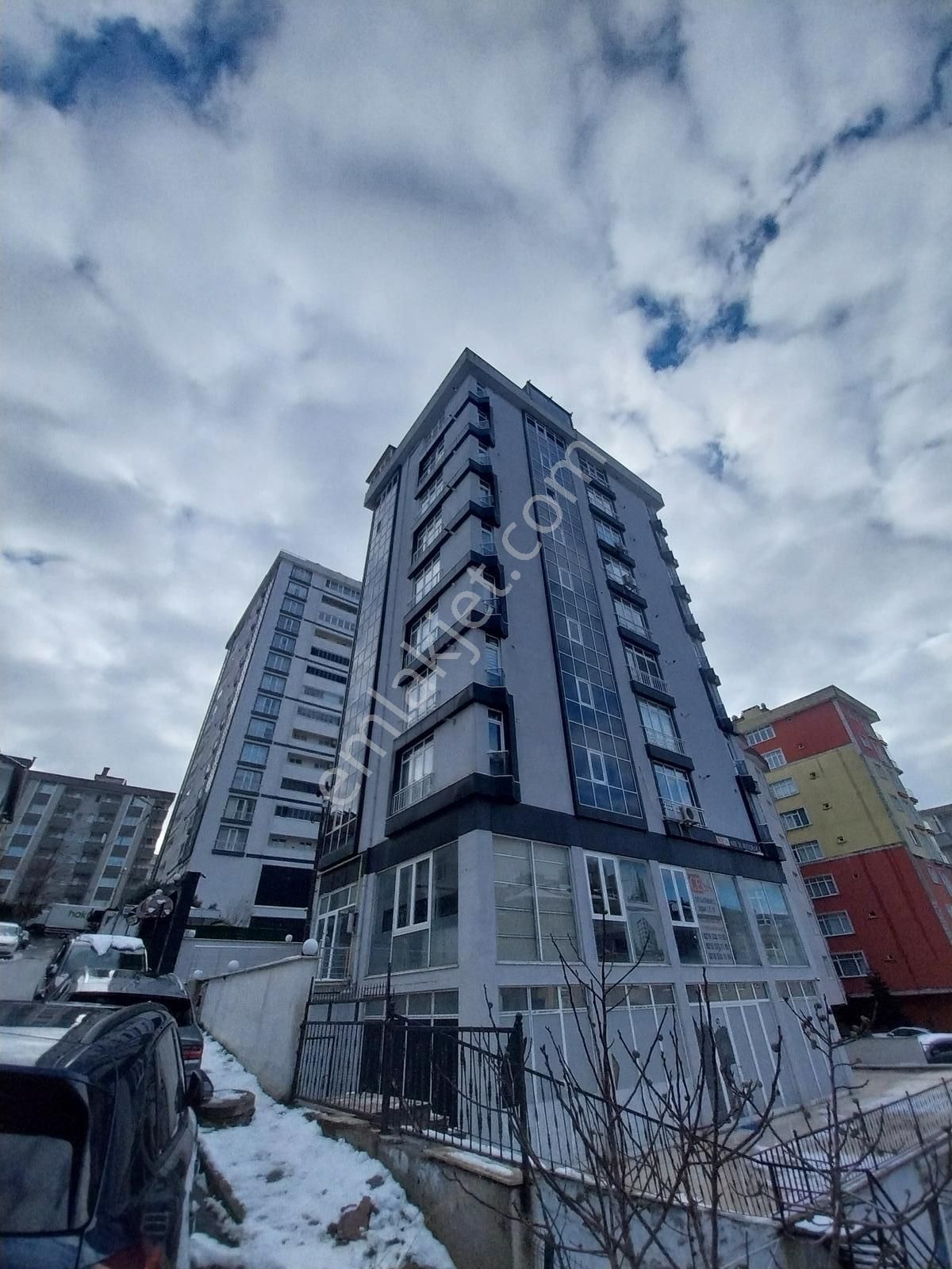 24 Saat Güvenlikli Sitede Metroya Yakın Klimalı Fırsat