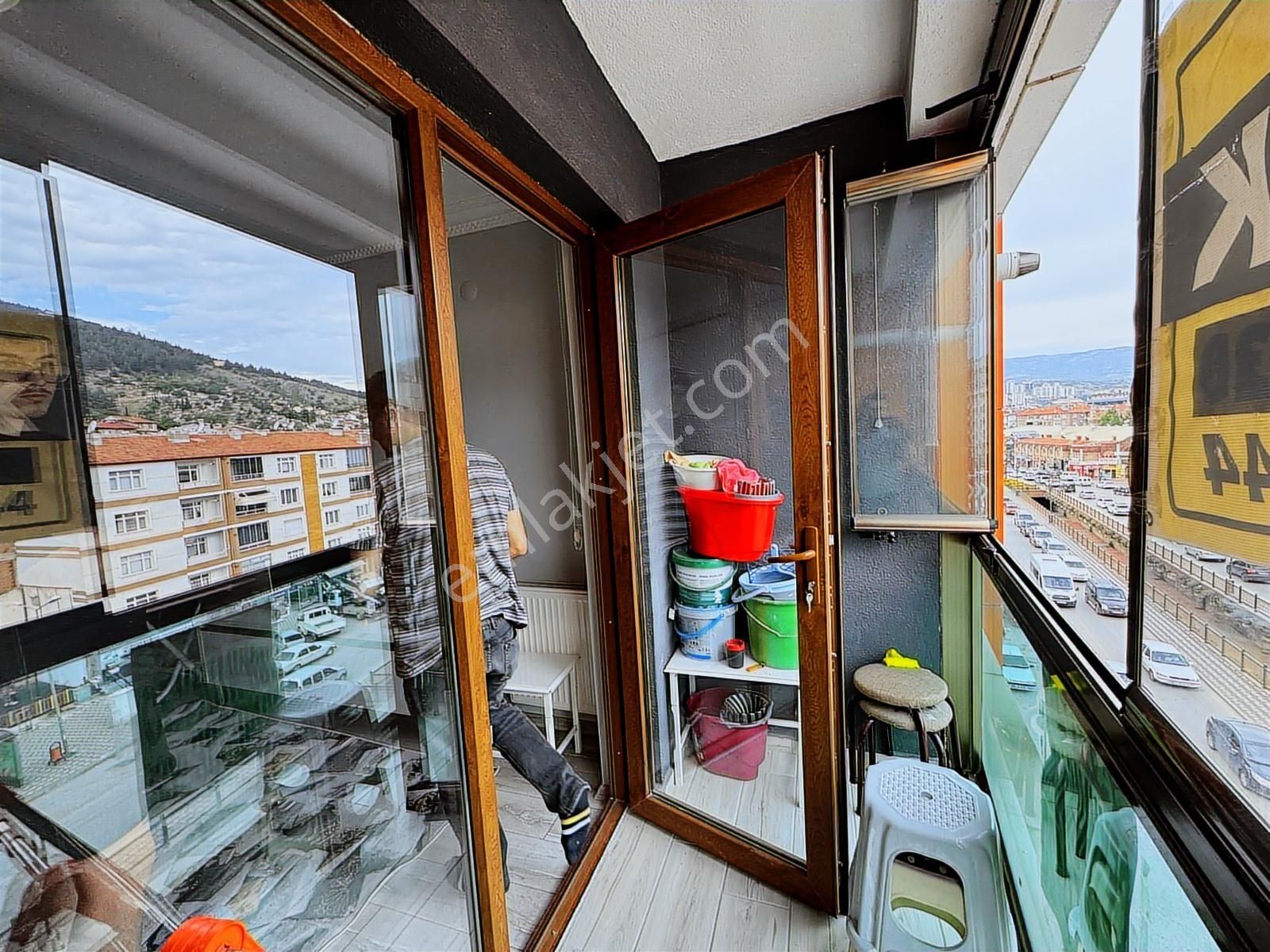 Cam Balkonlu Lüx Eşyalı Mobilyalı 1+1 Anayol Üstünde Satılık - Görsel 12