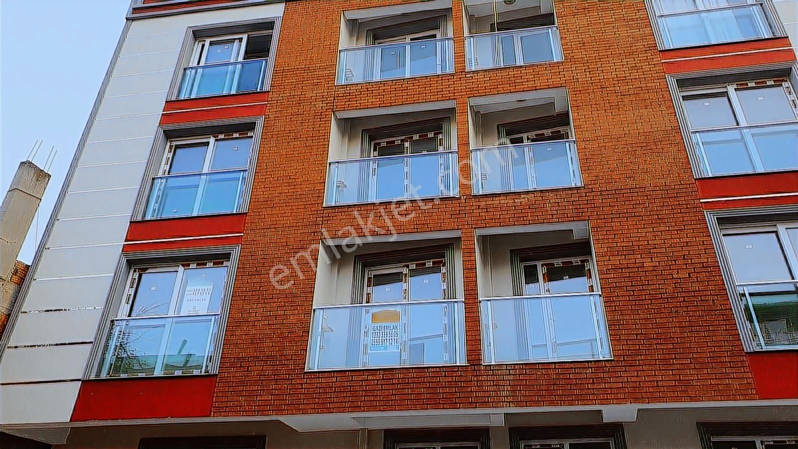 İzmir Bayraklı R.şevket İnce Mah.satılık Doğal Gazlı 2+1 Daire