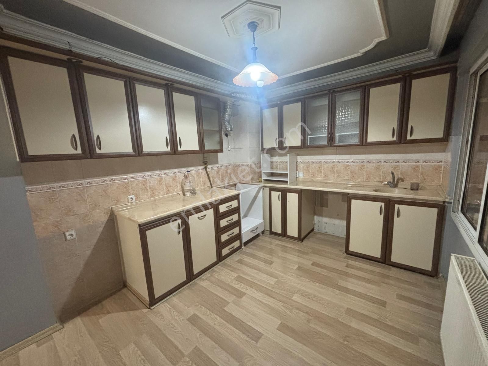 Hastahane Yanı Polat Cd. Bakımlı D.gazlı 160m² 4+1 - Görsel 14