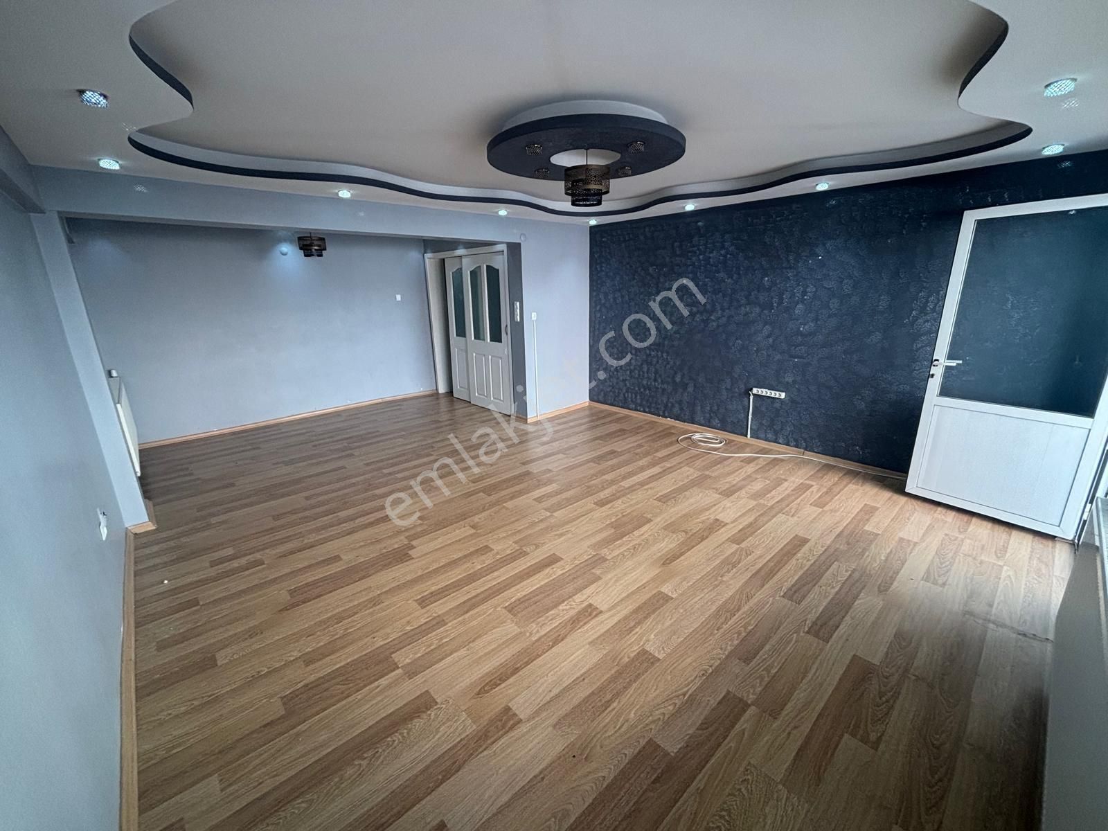Hastahane Yanı Polat Cd. Bakımlı D.gazlı 160m² 4+1