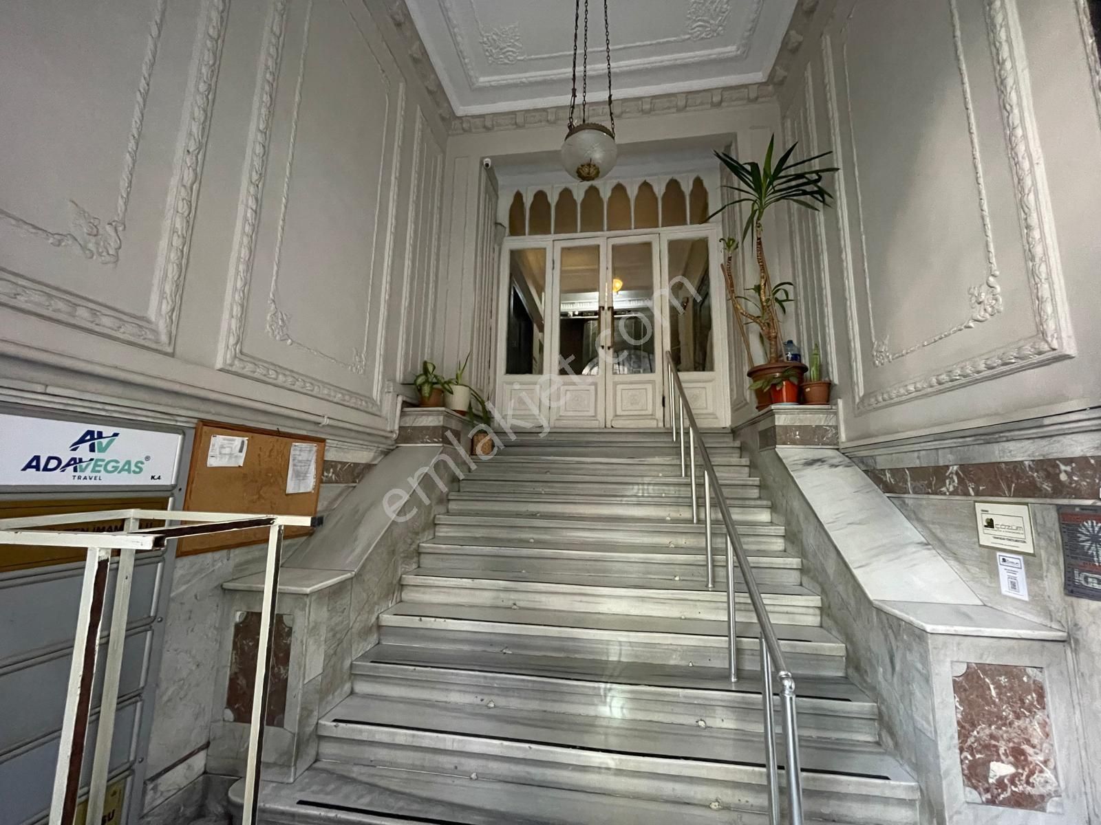 Nişantaşı Rumeli Caddesi'nde Tarihi Bina Ferah 4+1 Satılık Daire - Görsel 15