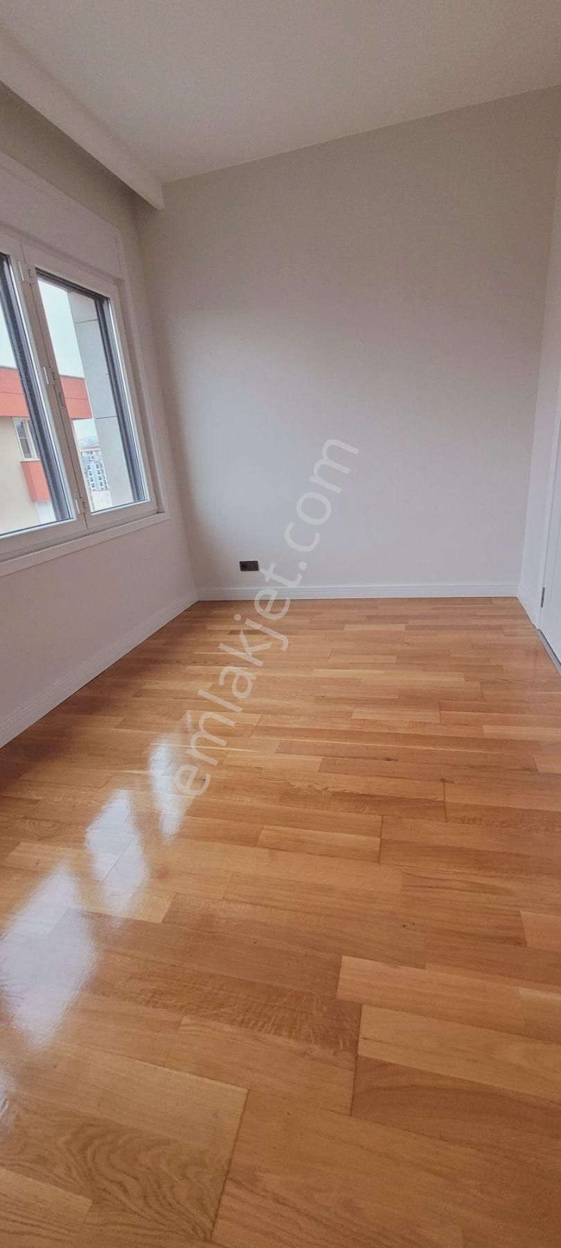 Ethemefendi Caddesinde Havuzlu Net 120m2 Olan 3+1 - Görsel 14