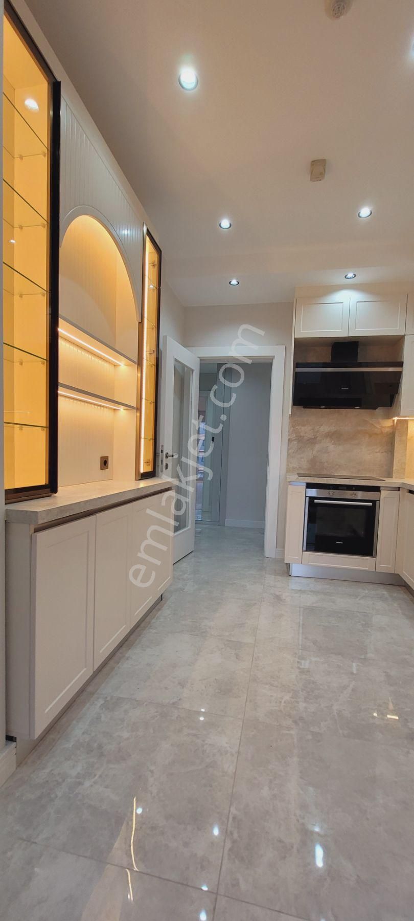 Ethemefendi Caddesinde Havuzlu Net 120m2 Olan 3+1 - Görsel 7