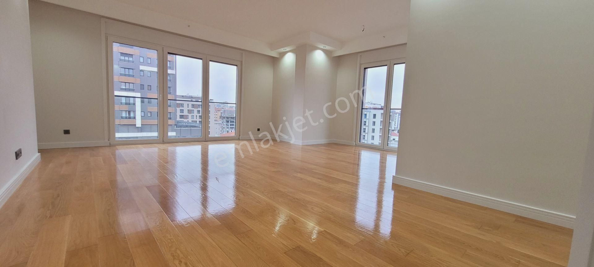 Ethemefendi Caddesinde Havuzlu Net 120m2 Olan 3+1 - Görsel 8